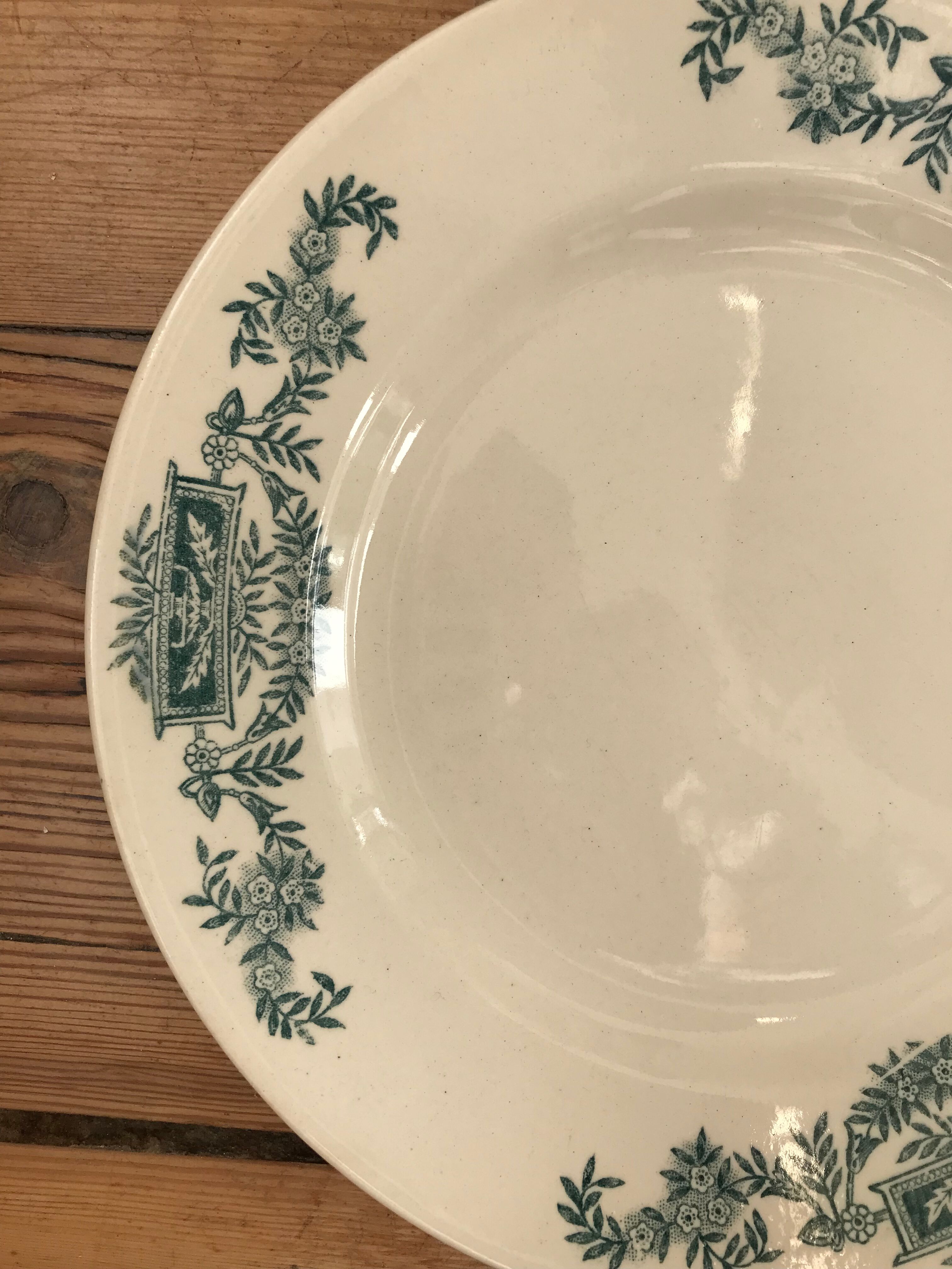 Series of 2 old flat plates "Longchamp"