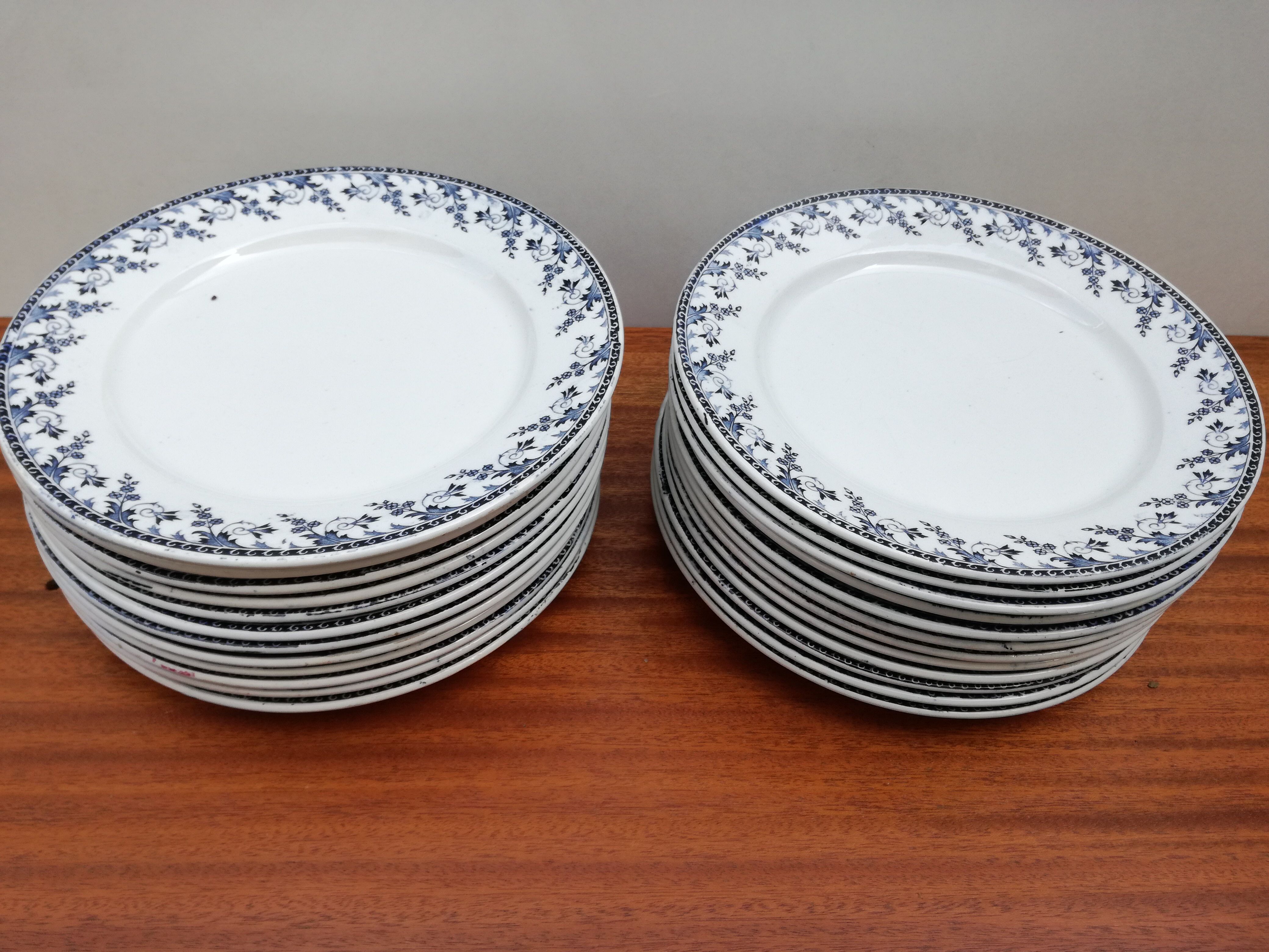 Lot de 12 assiettes Terre de fer «Montigny»