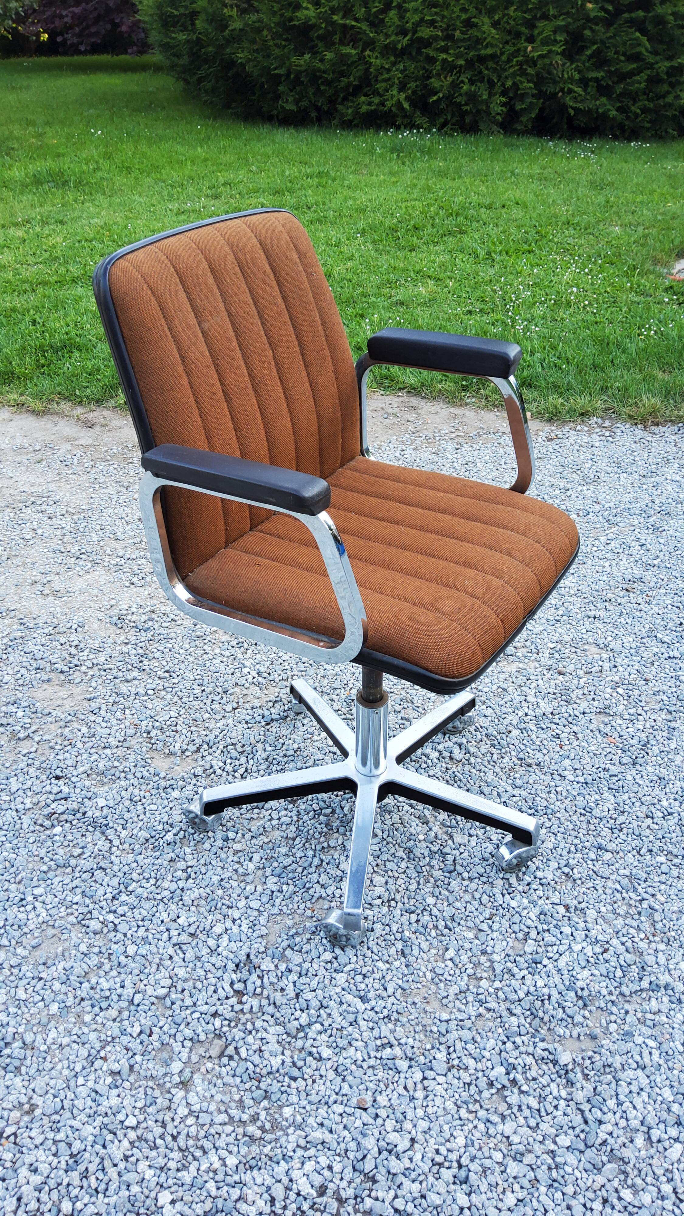 70s swivel office chair and adjustable height