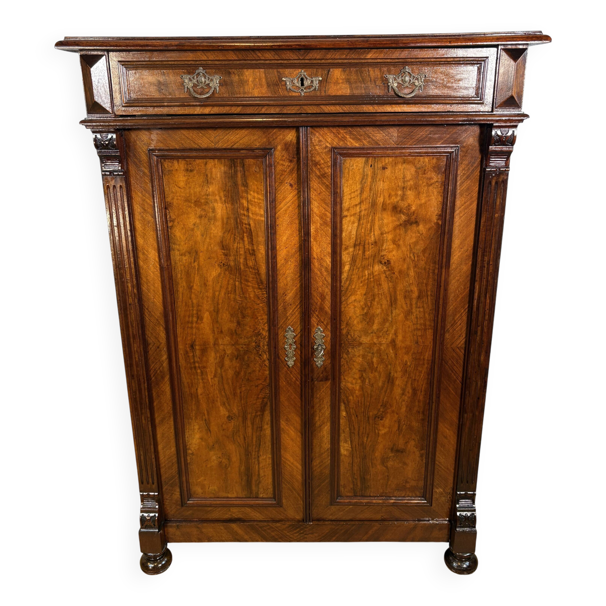 Antique Gründerzeit Vertiko Cabinet in Walnut – Circa 1890–1900  A stunning