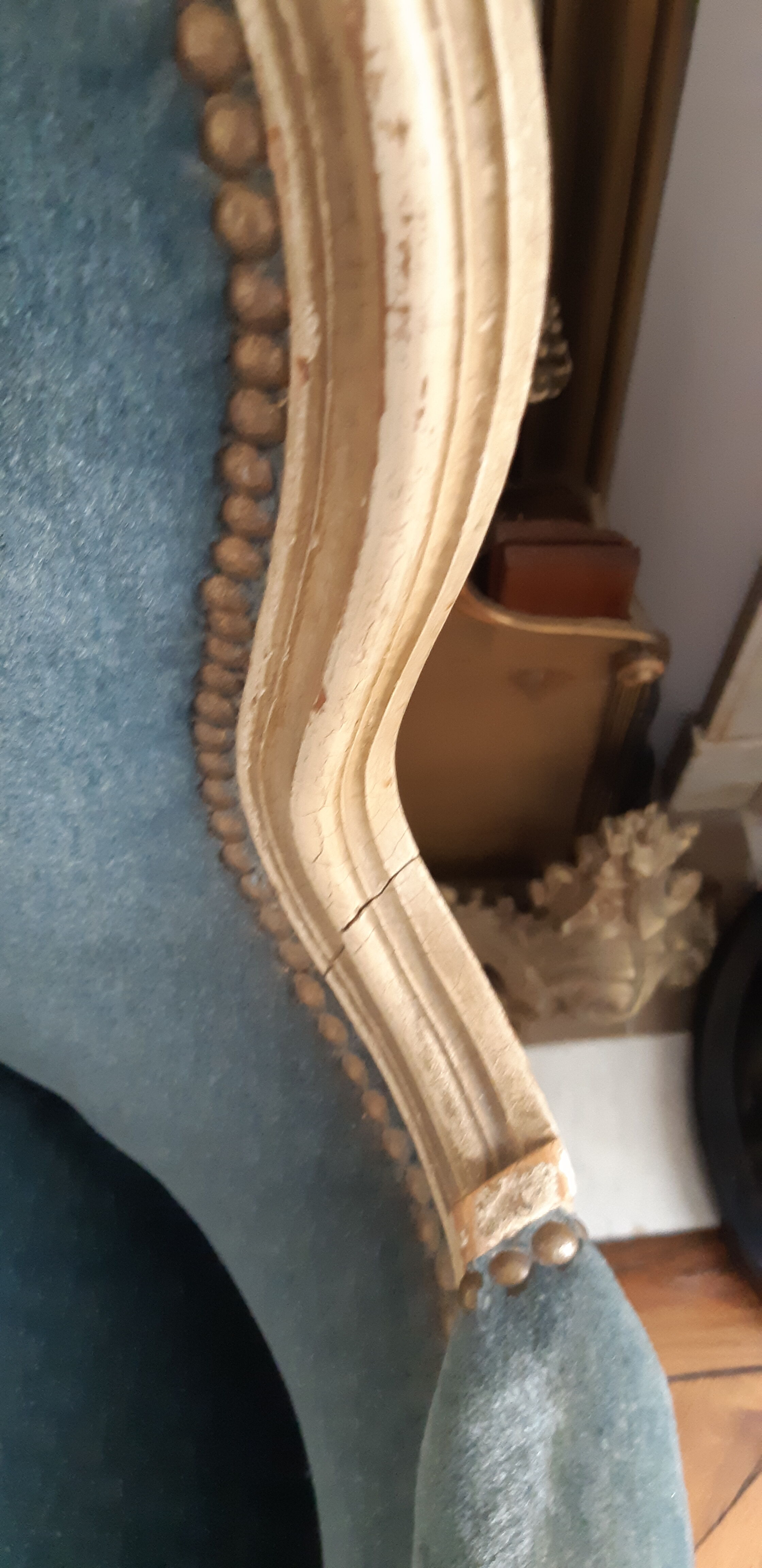 Paire de fauteuils bergères de style Louis XV