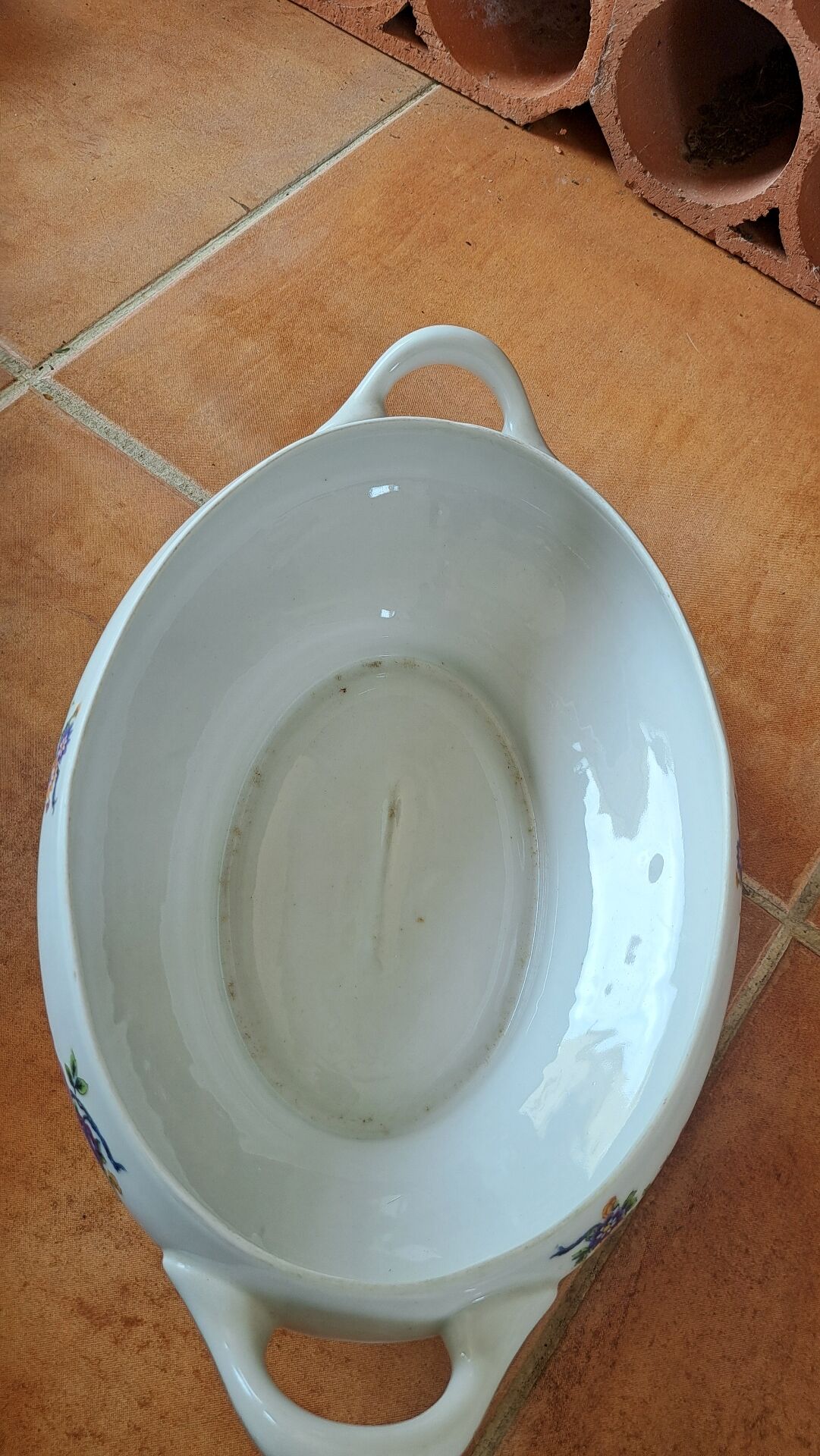 Soupière de la manufacture Michelaud Frères (M. Frères), située à Limo