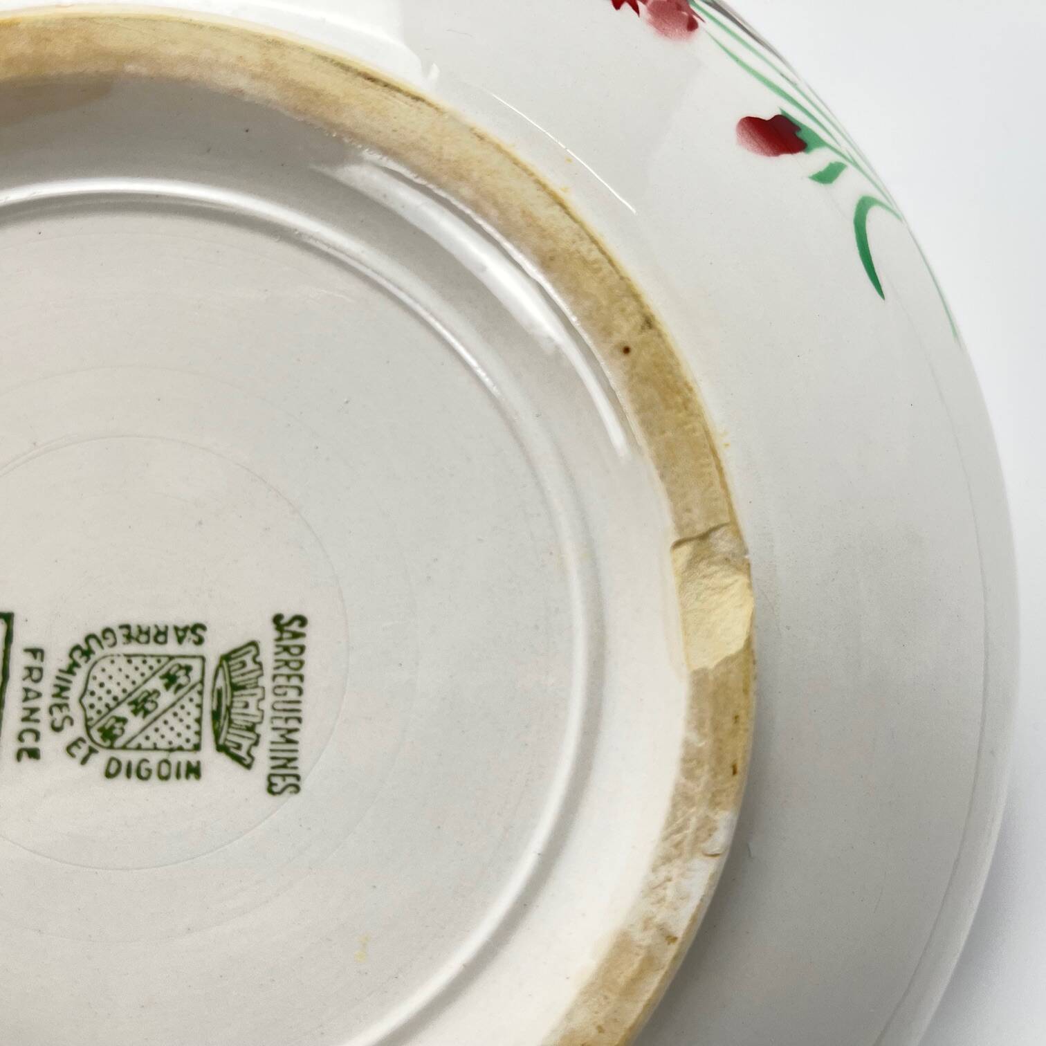 Sarreguemines "Oeillet" salad bowl, 1920-50, red