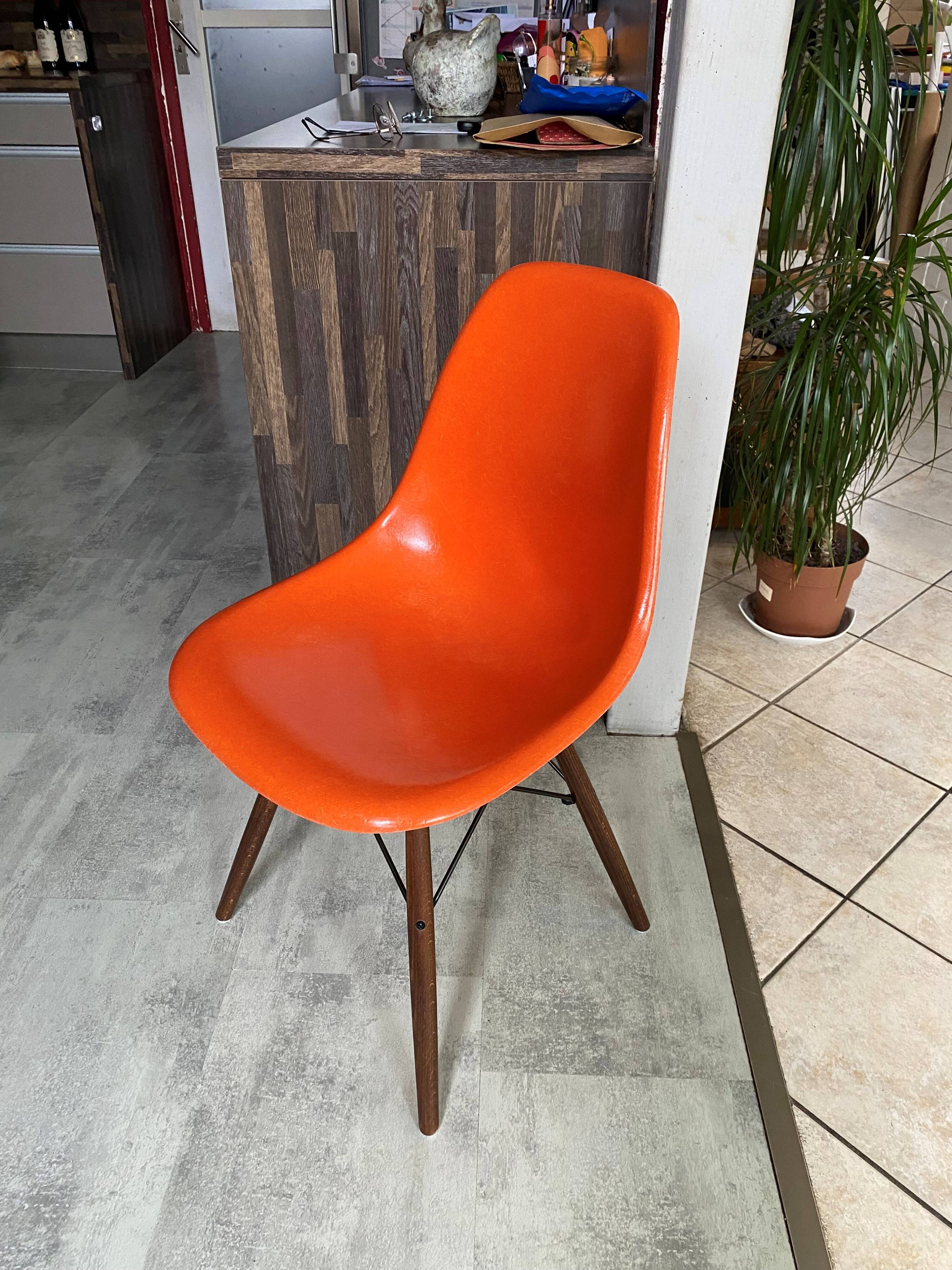 A dsw fiber red orange dowel walnut eames herman miller vintage 70 chair