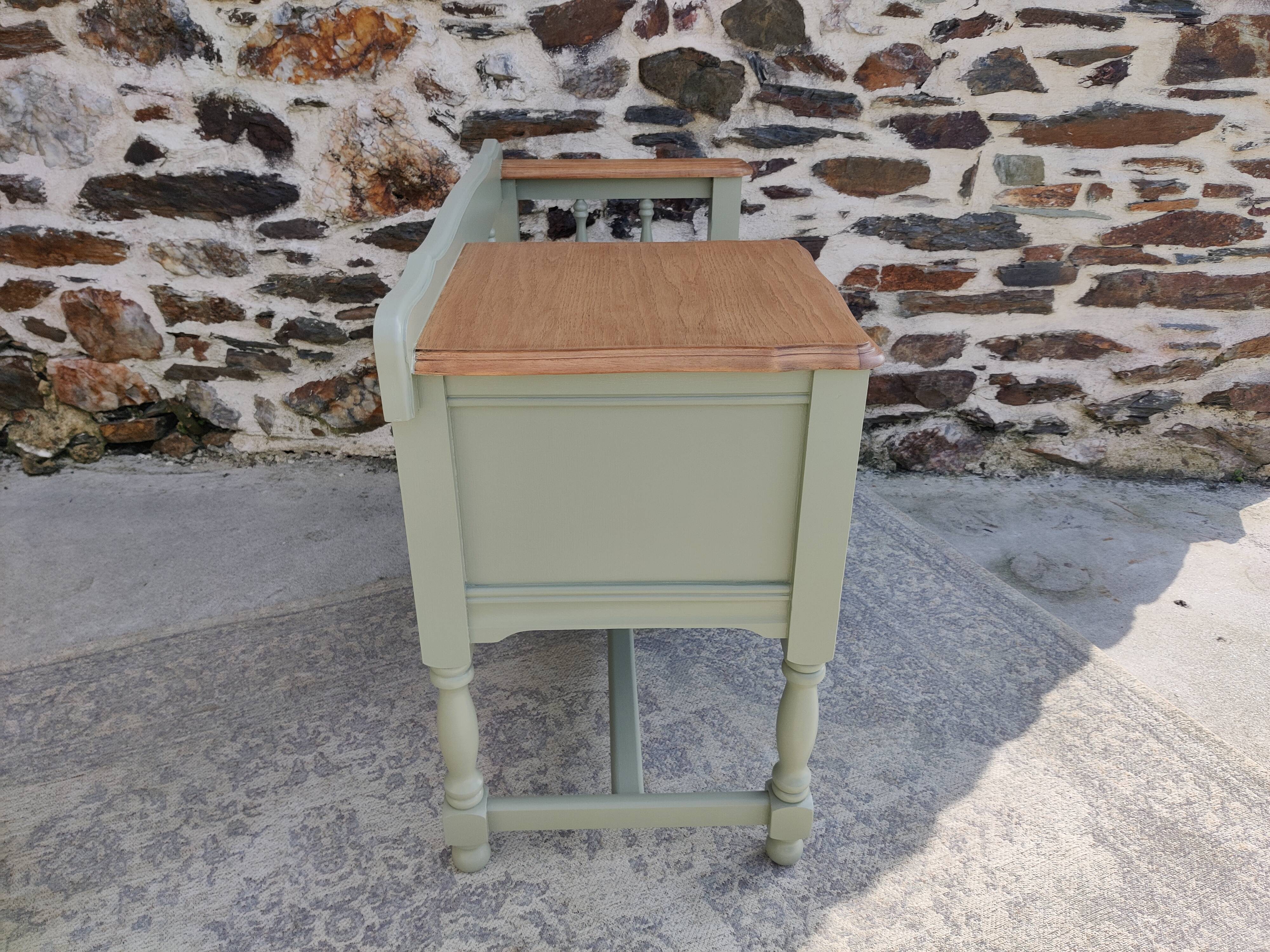 Entrance bench