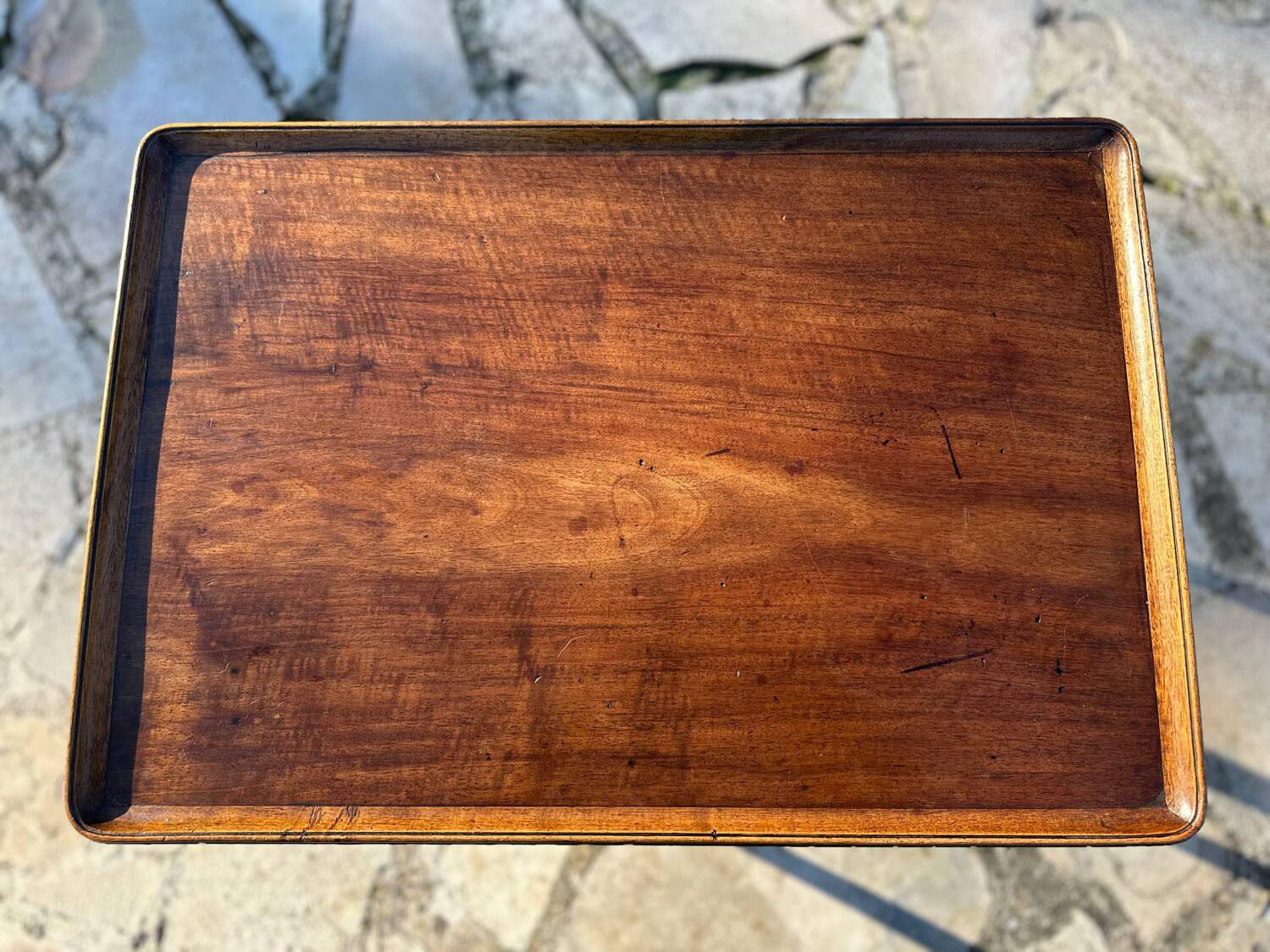 Side table in walnut in the Louis XV style, 19th century.