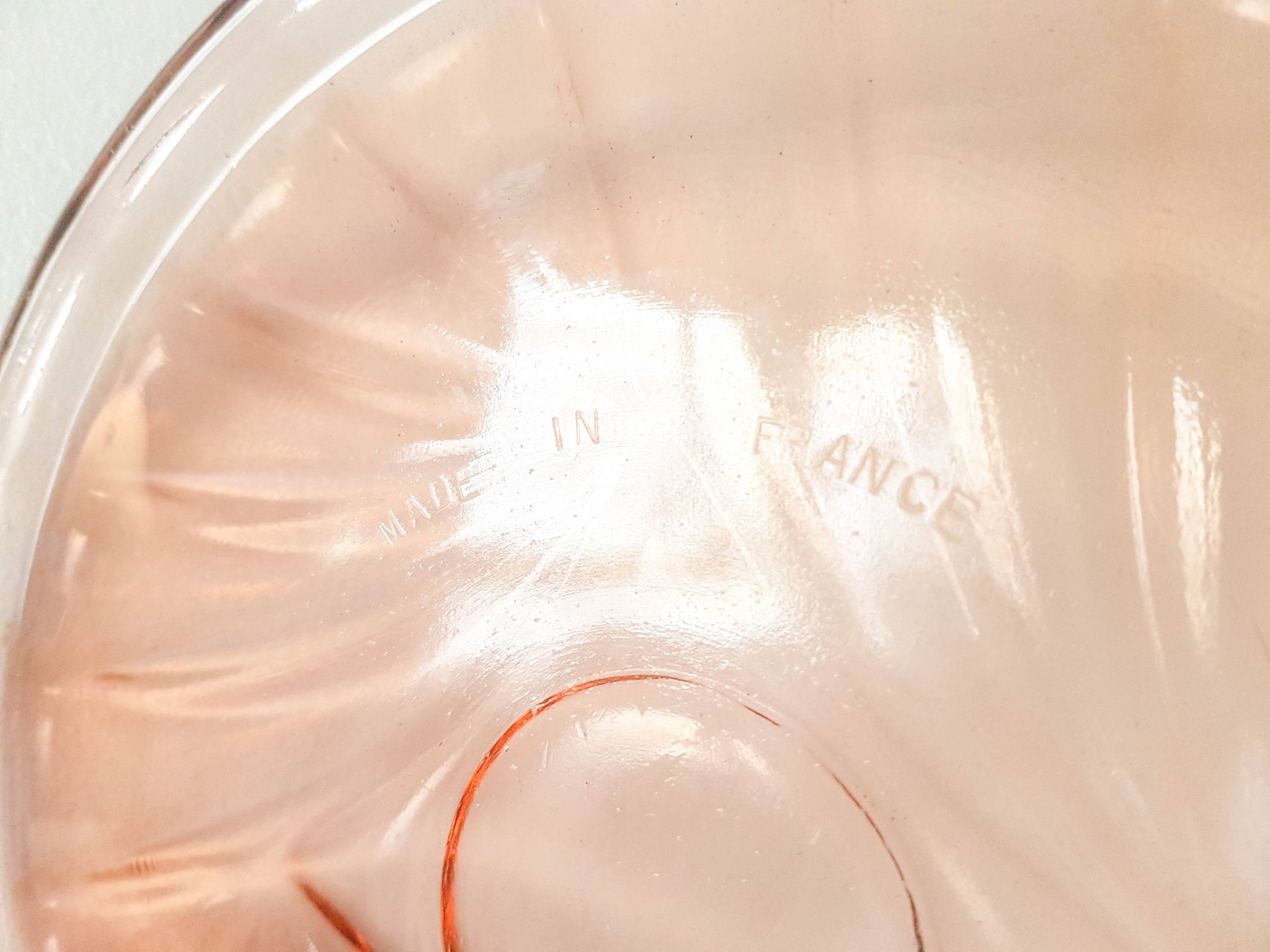 Plat vintage en verre rose style ART DECO 1950