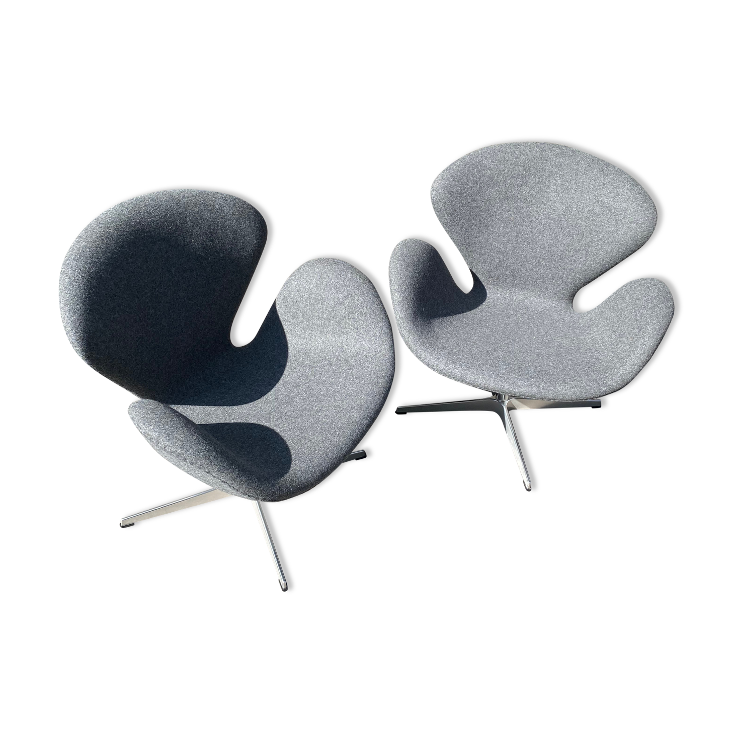 Pair of armchairs Swan armchairs by Arne Jacobsen, Fritz Hansen edition
