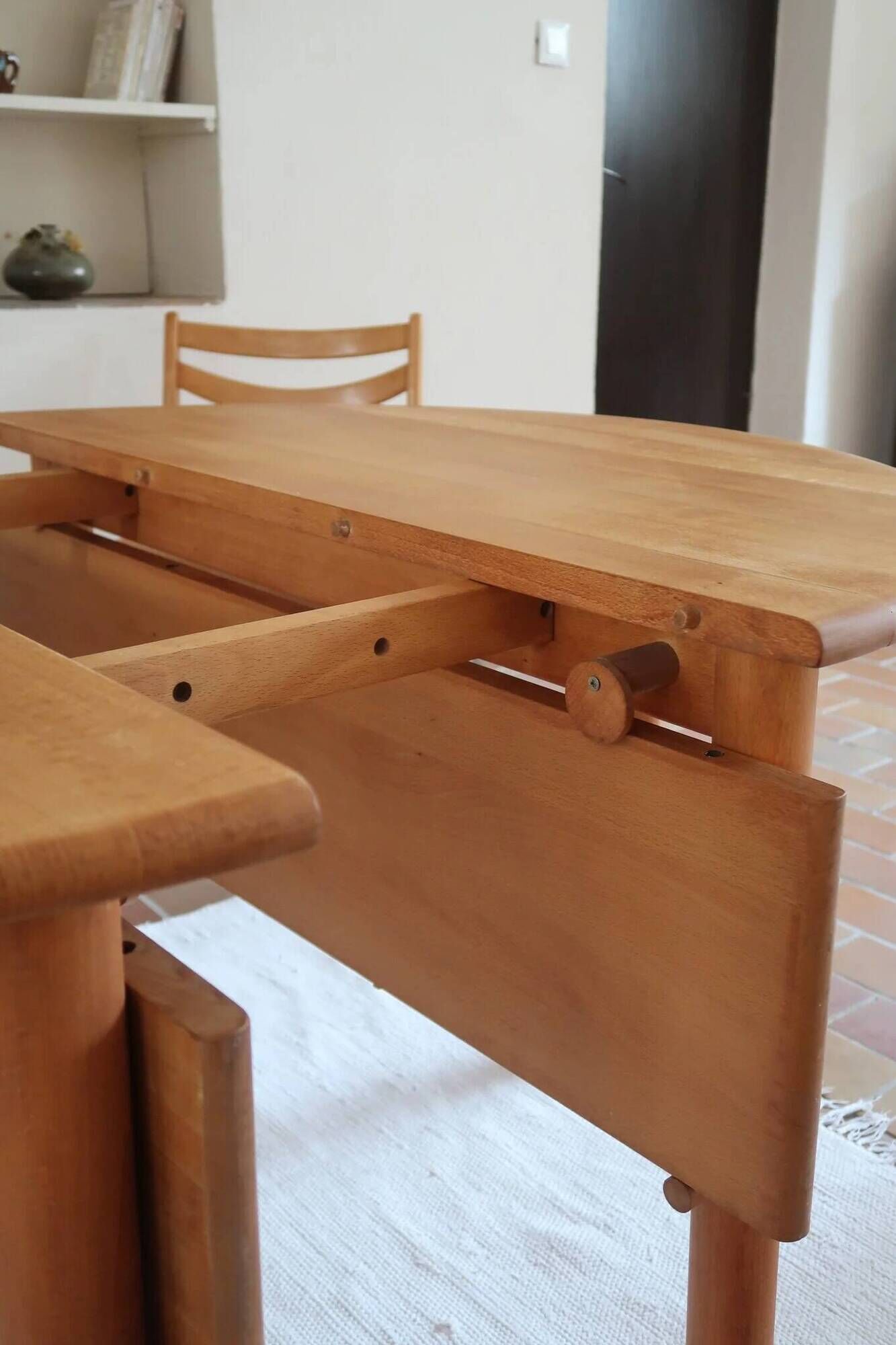Table ronde extensible en hêtre massif, années 80