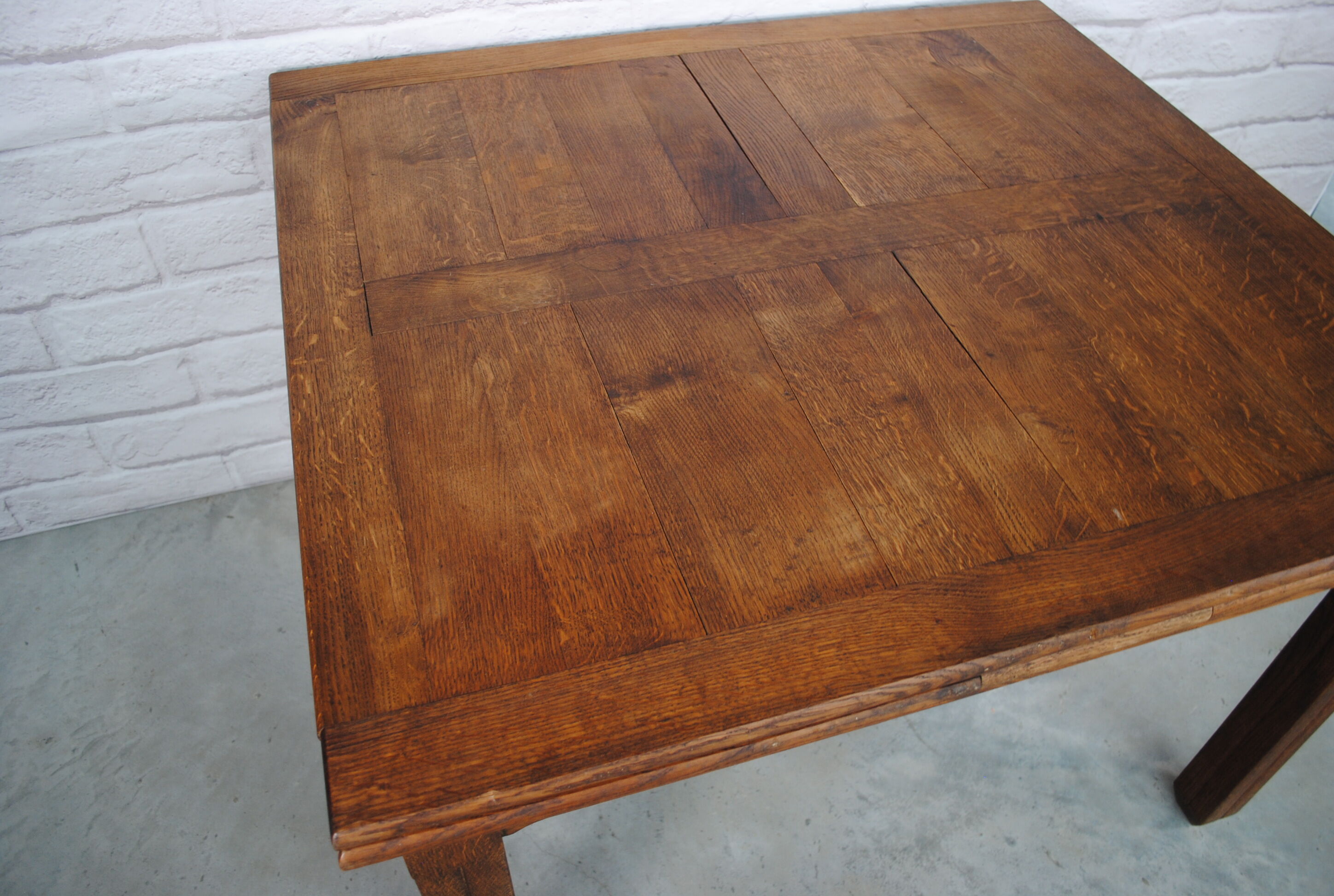 Expandable table 1950