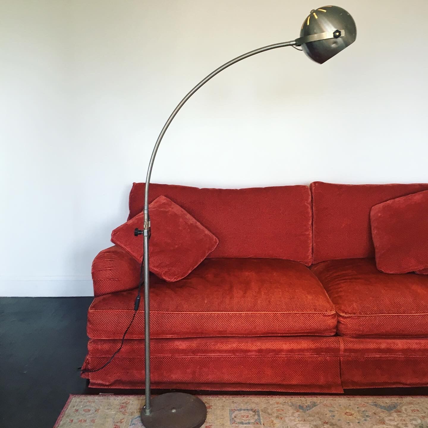 Adjustable steel eye ball floor lamp