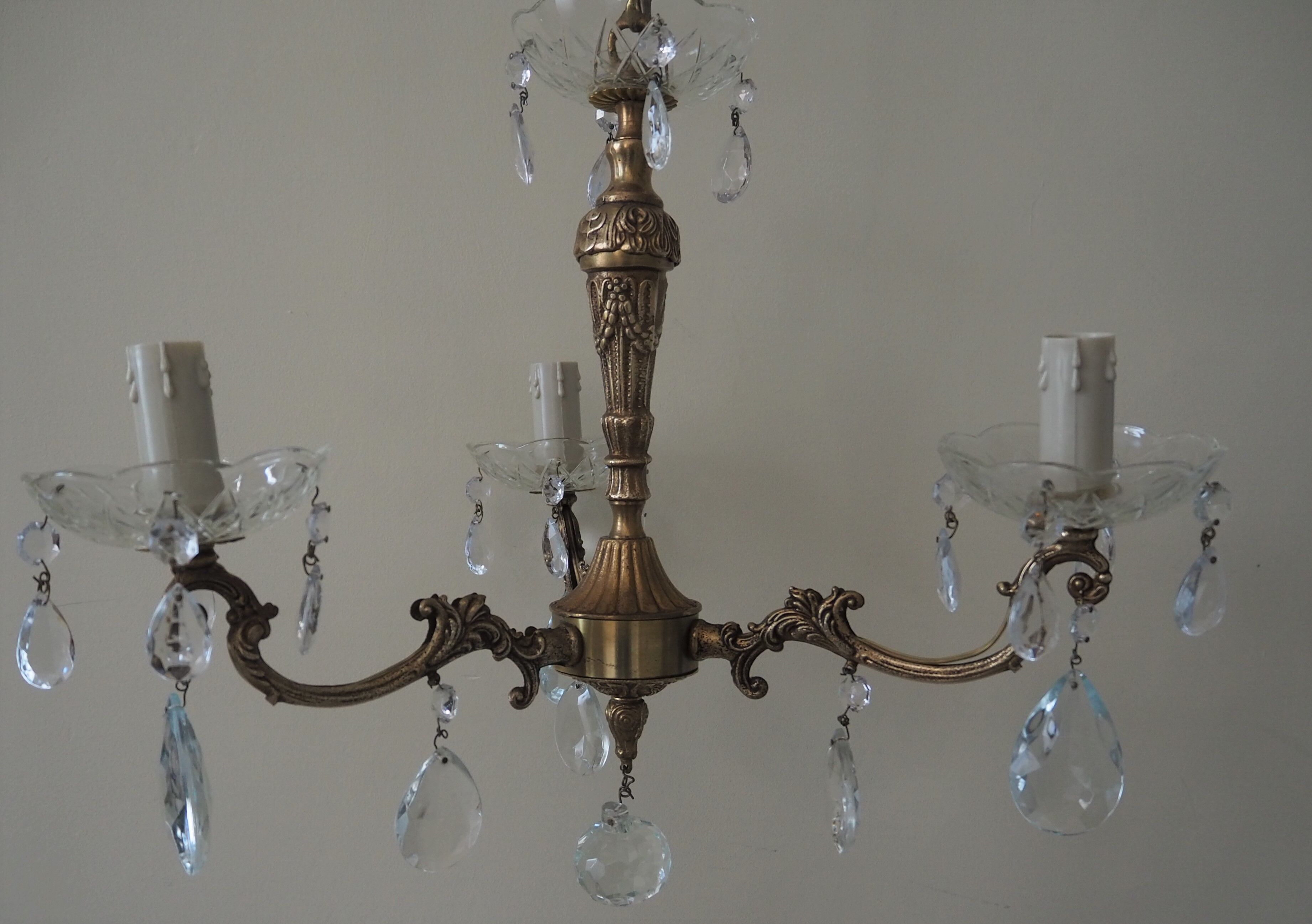 Cast bronze chandelier and crystal tassels – 3 fires