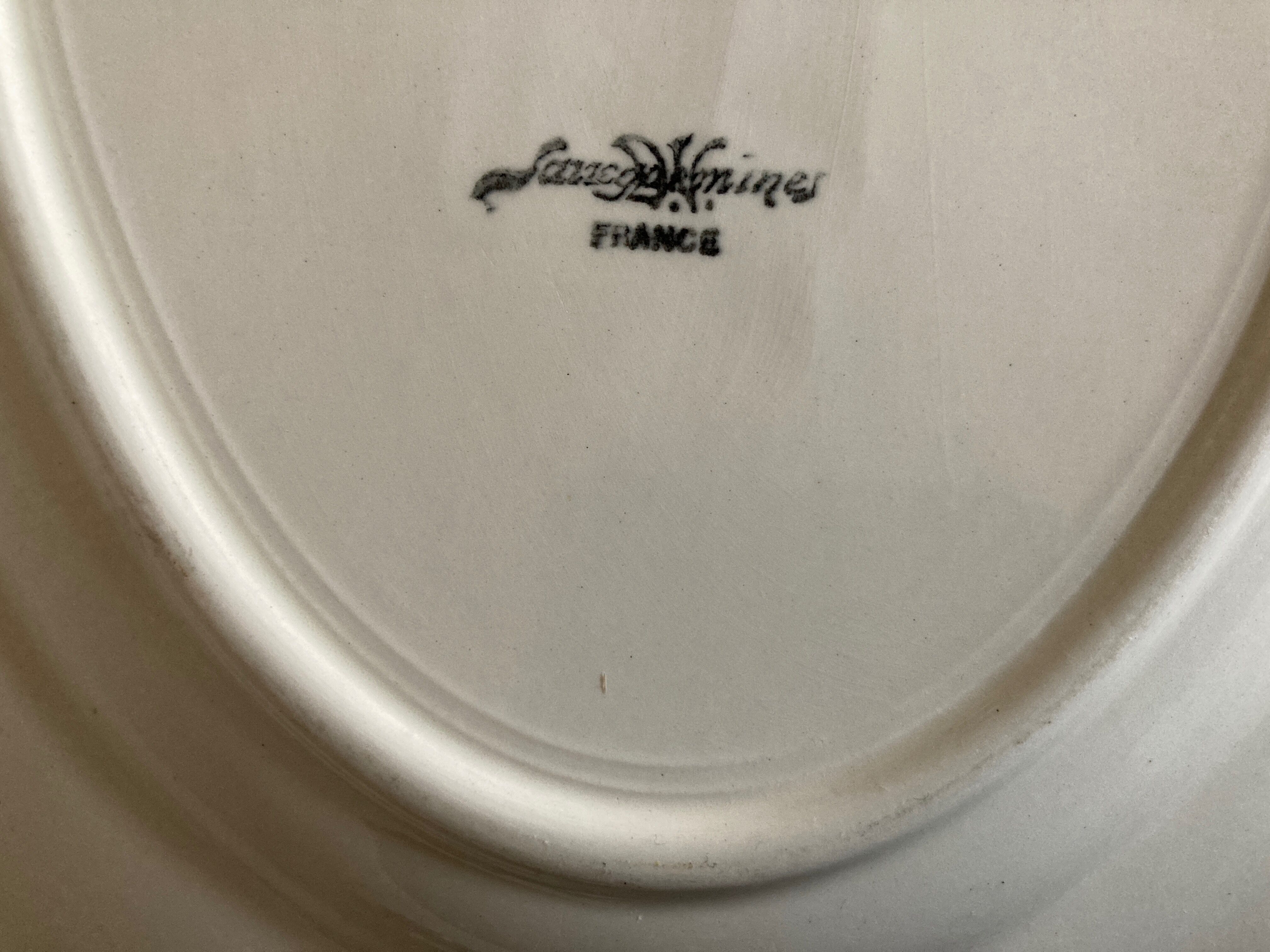 Sarreguemines ivory faience dish with 38cm godrons