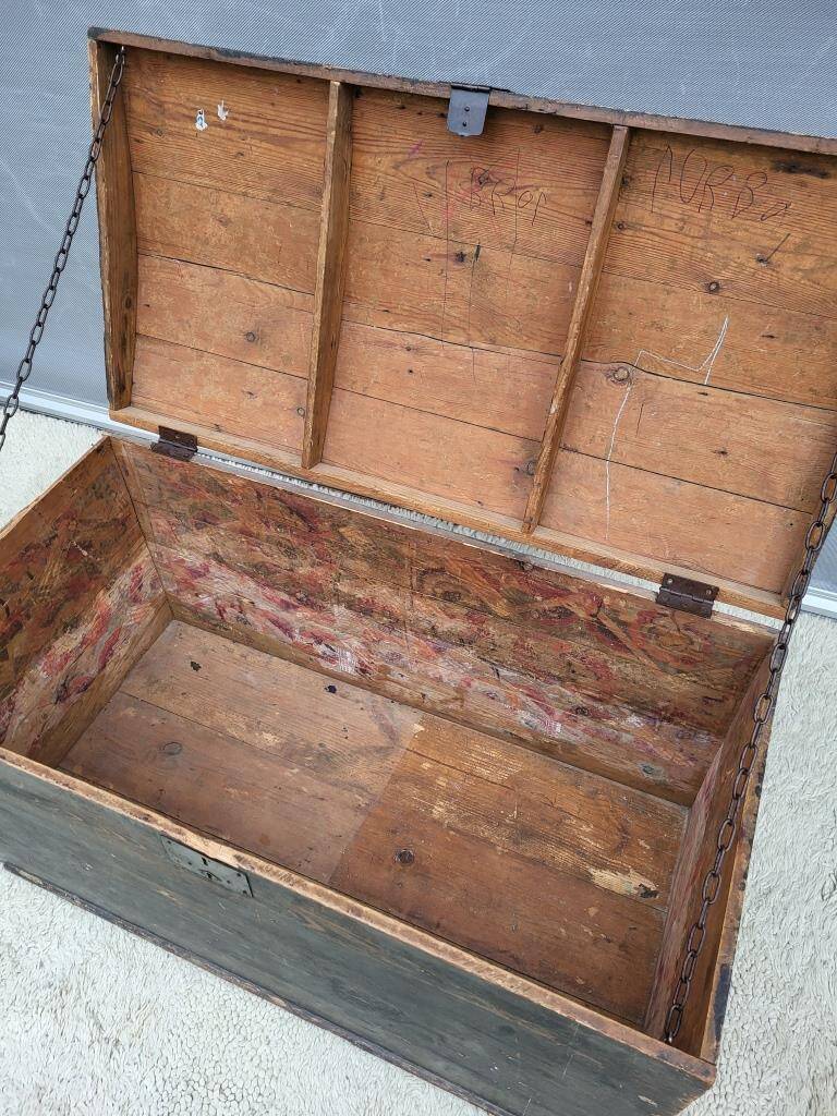 Pine trunk with blackened wood patina