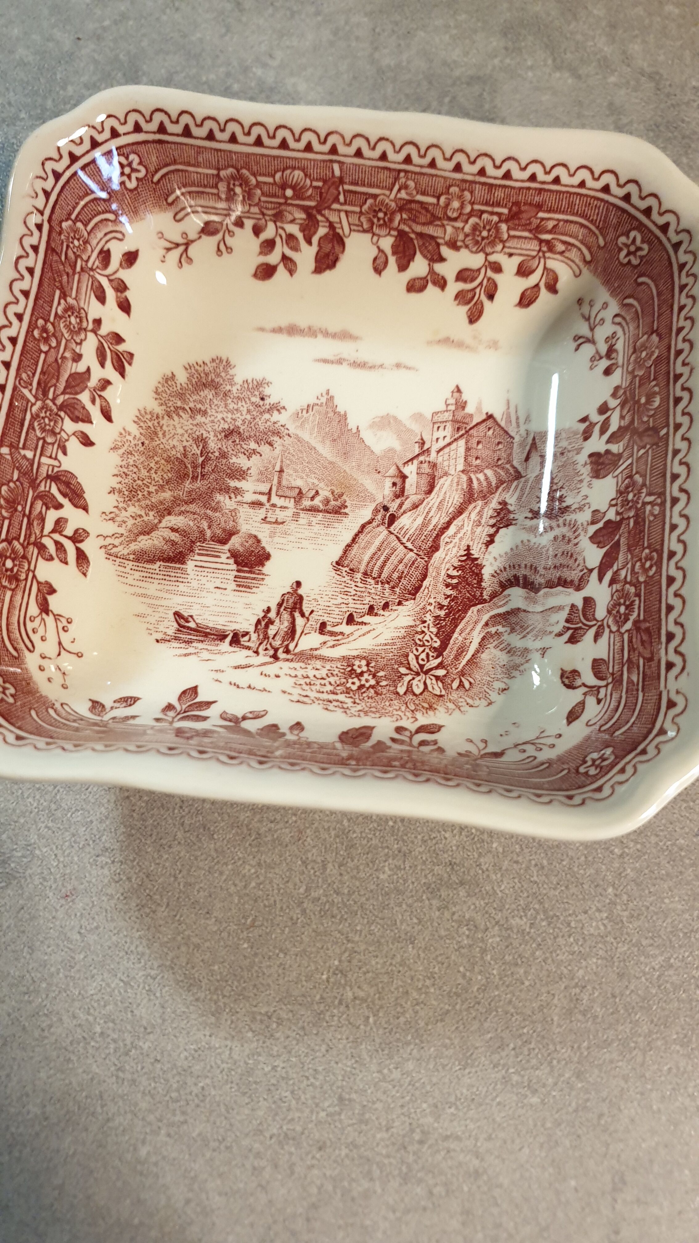 Plat carré en faience de villeroy boch , service burgenland