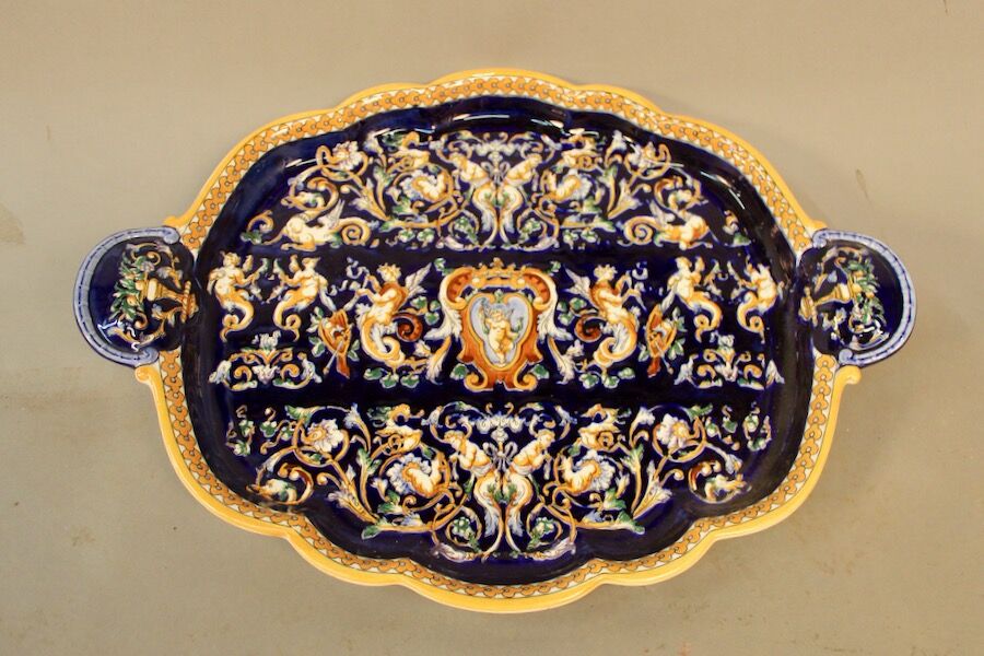 Dish of Gien of chamfered shape