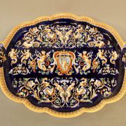 Dish of Gien of chamfered shape