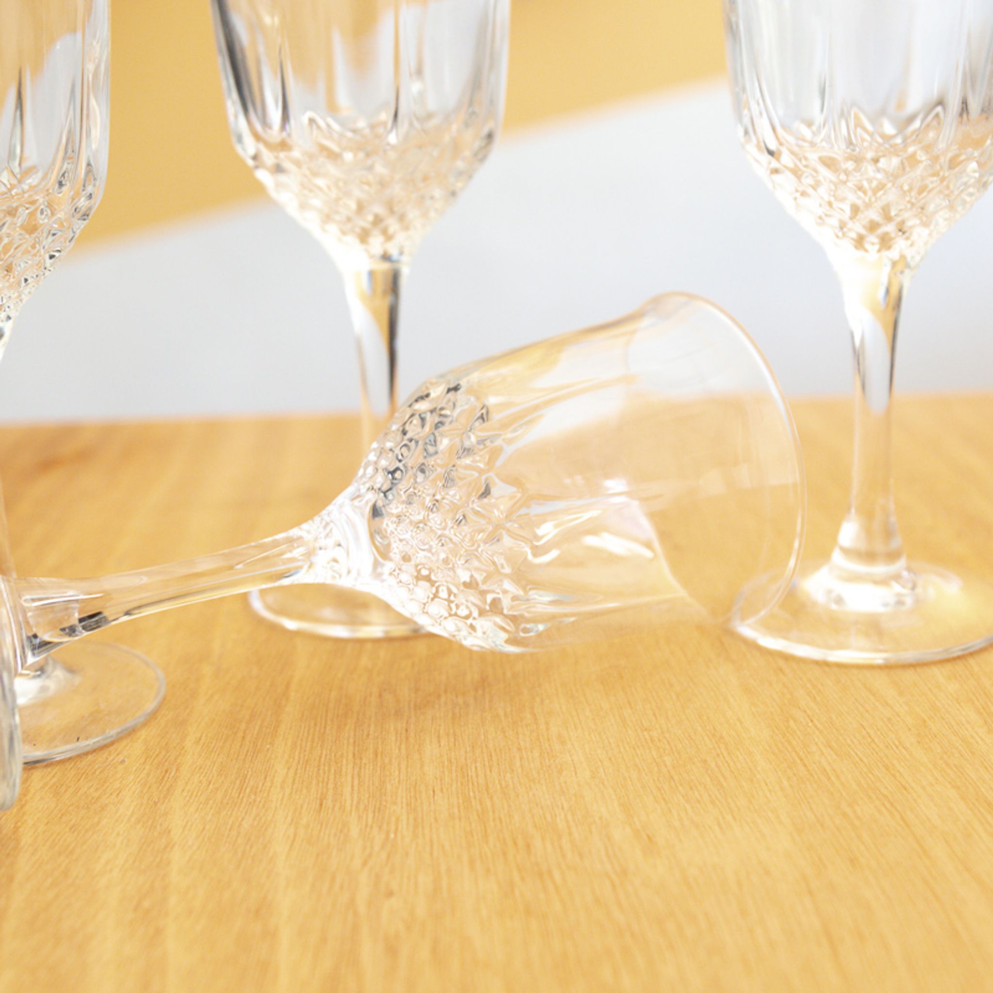 4 verres à pied ciselés