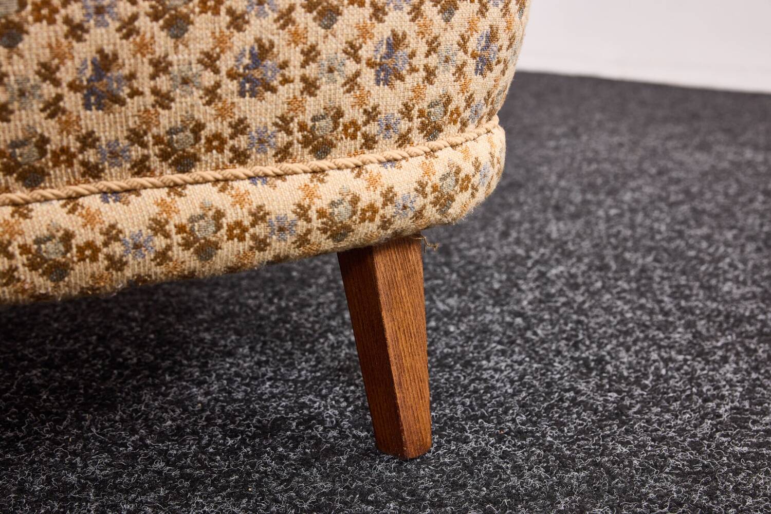 Ensemble canapé et fauteuil cocktail suédois, années 1950 – Dossier courbé