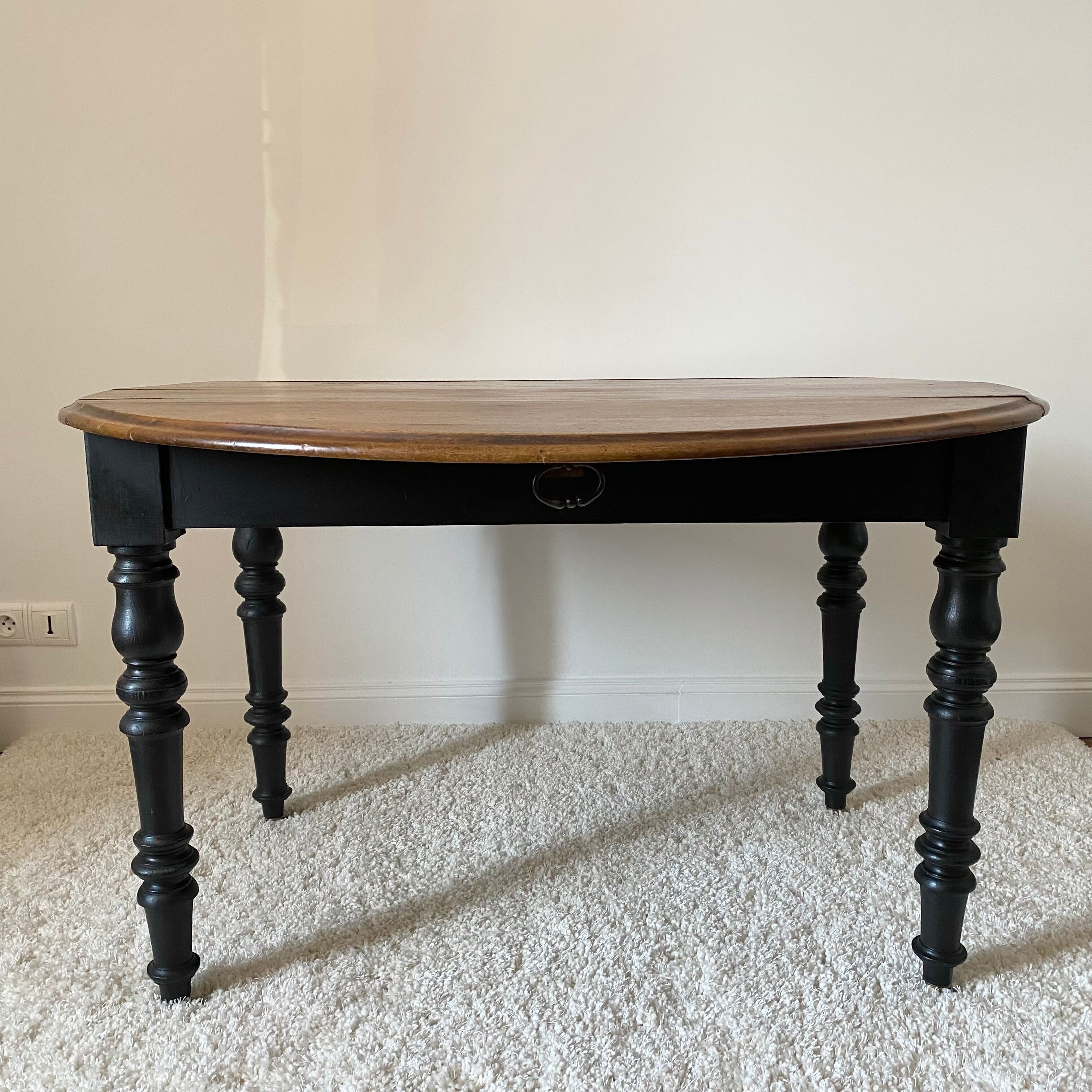 Round table black folding room