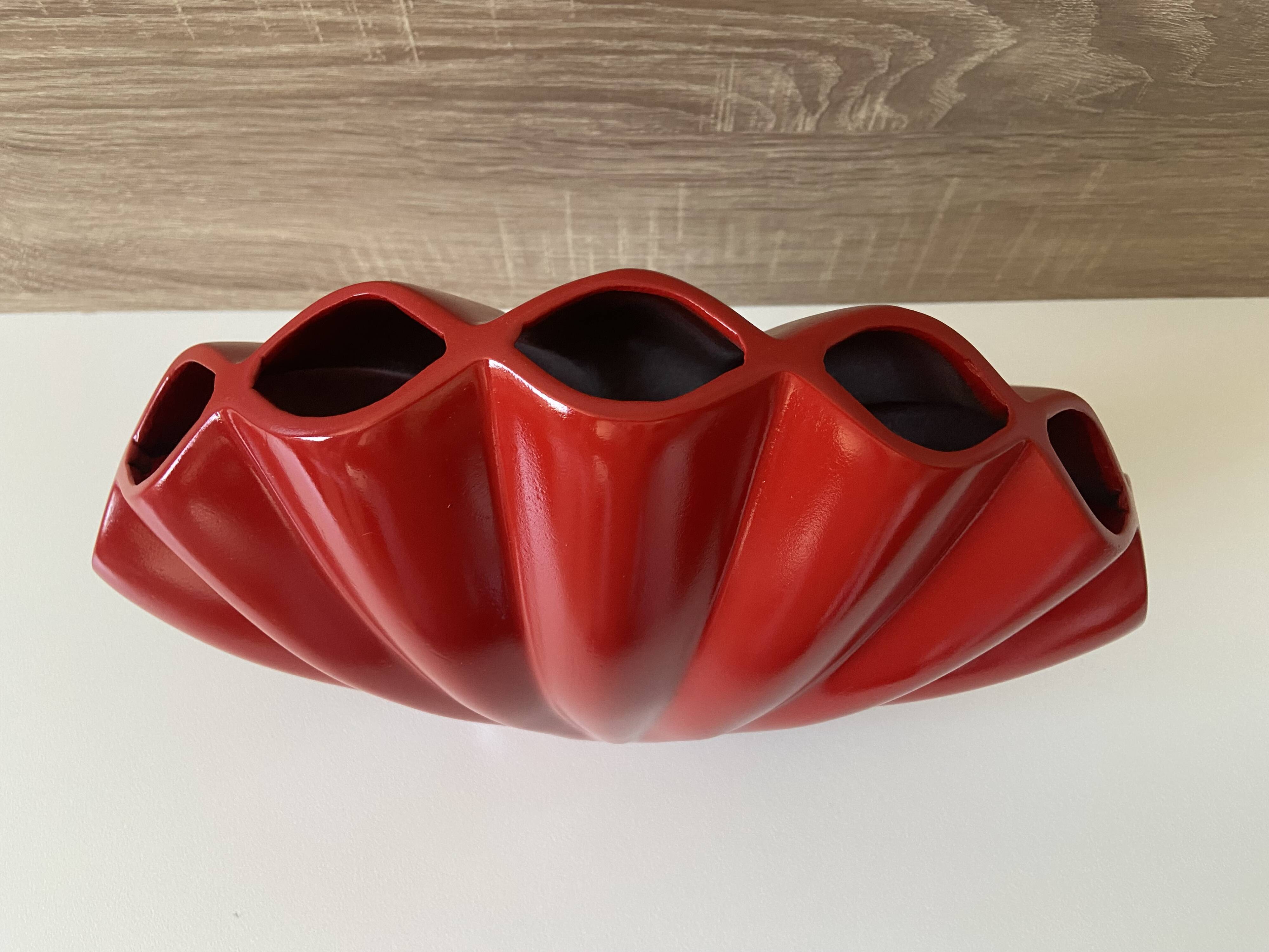 Atypical Red Shell Soliflore Vase Solid Cast Aluminum Art Decor