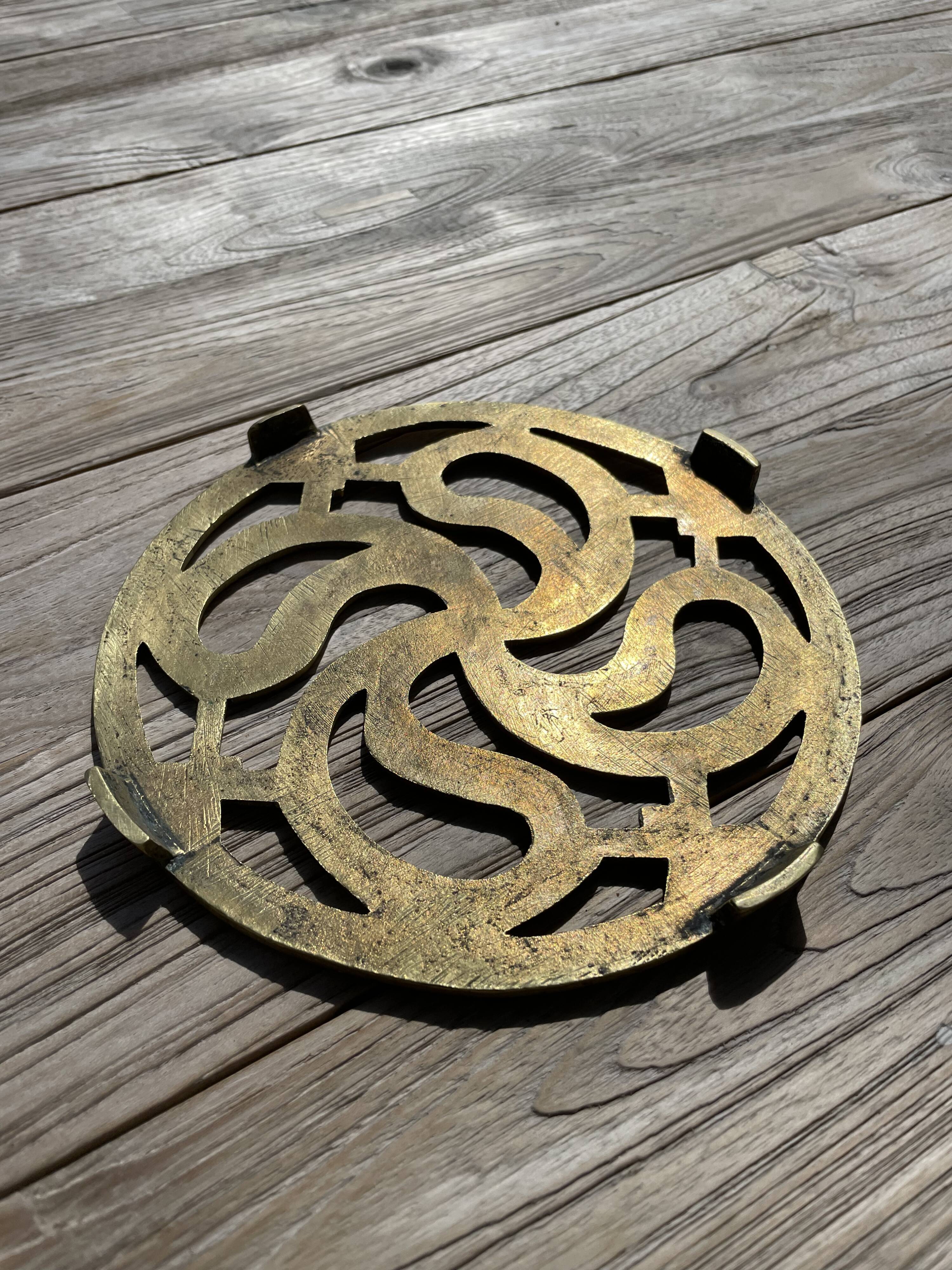 Underside brass ju