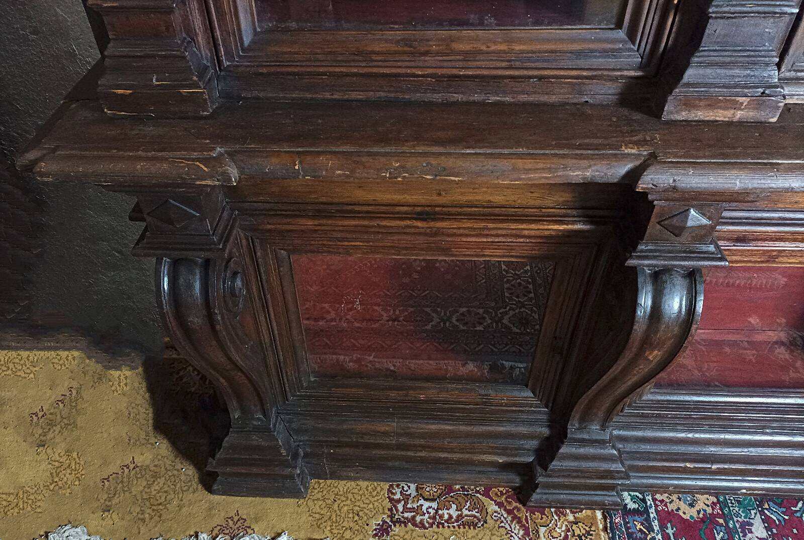 Empire-style solid pine workshop library from the 19th century.