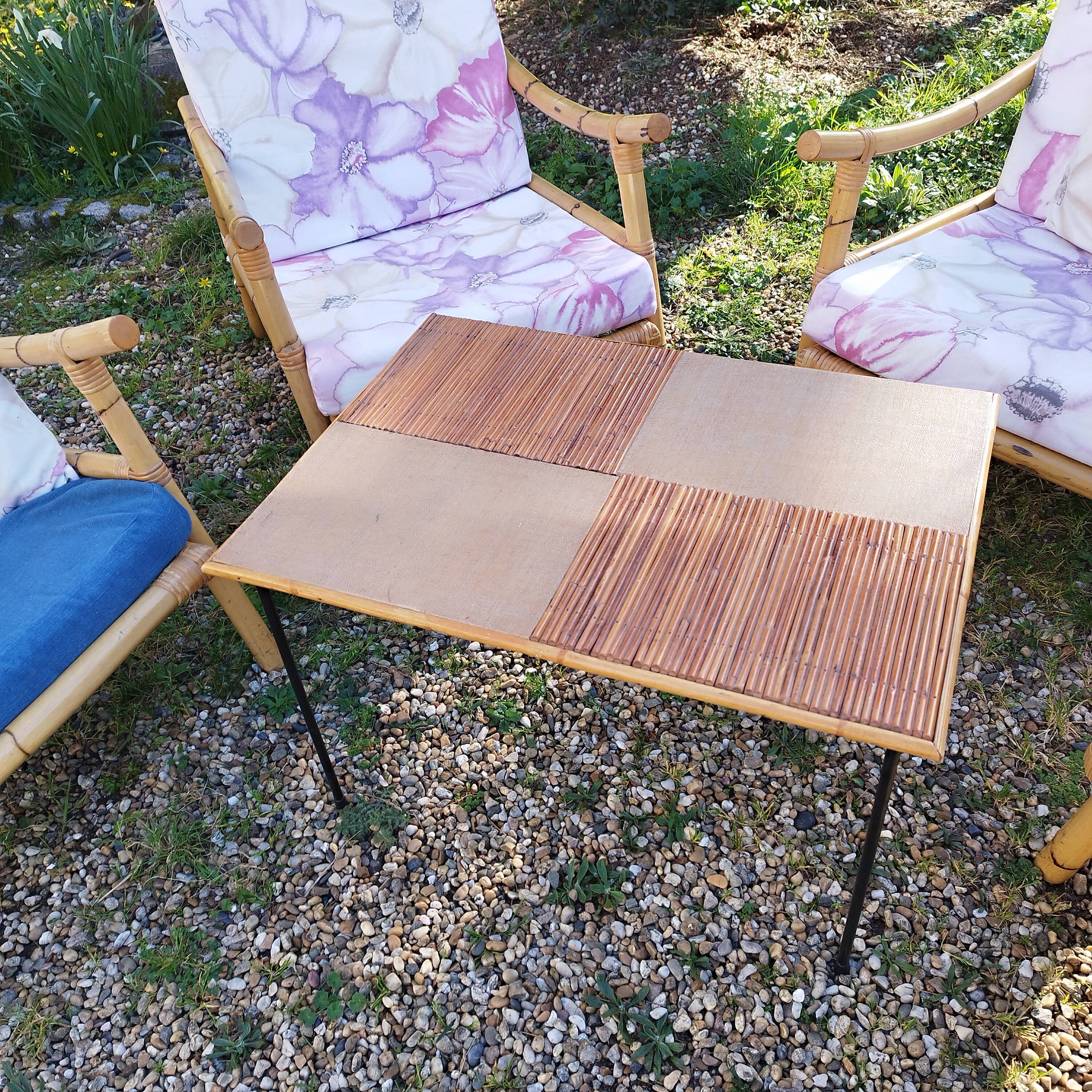 4 fauteuils en bambou et table basse vintage