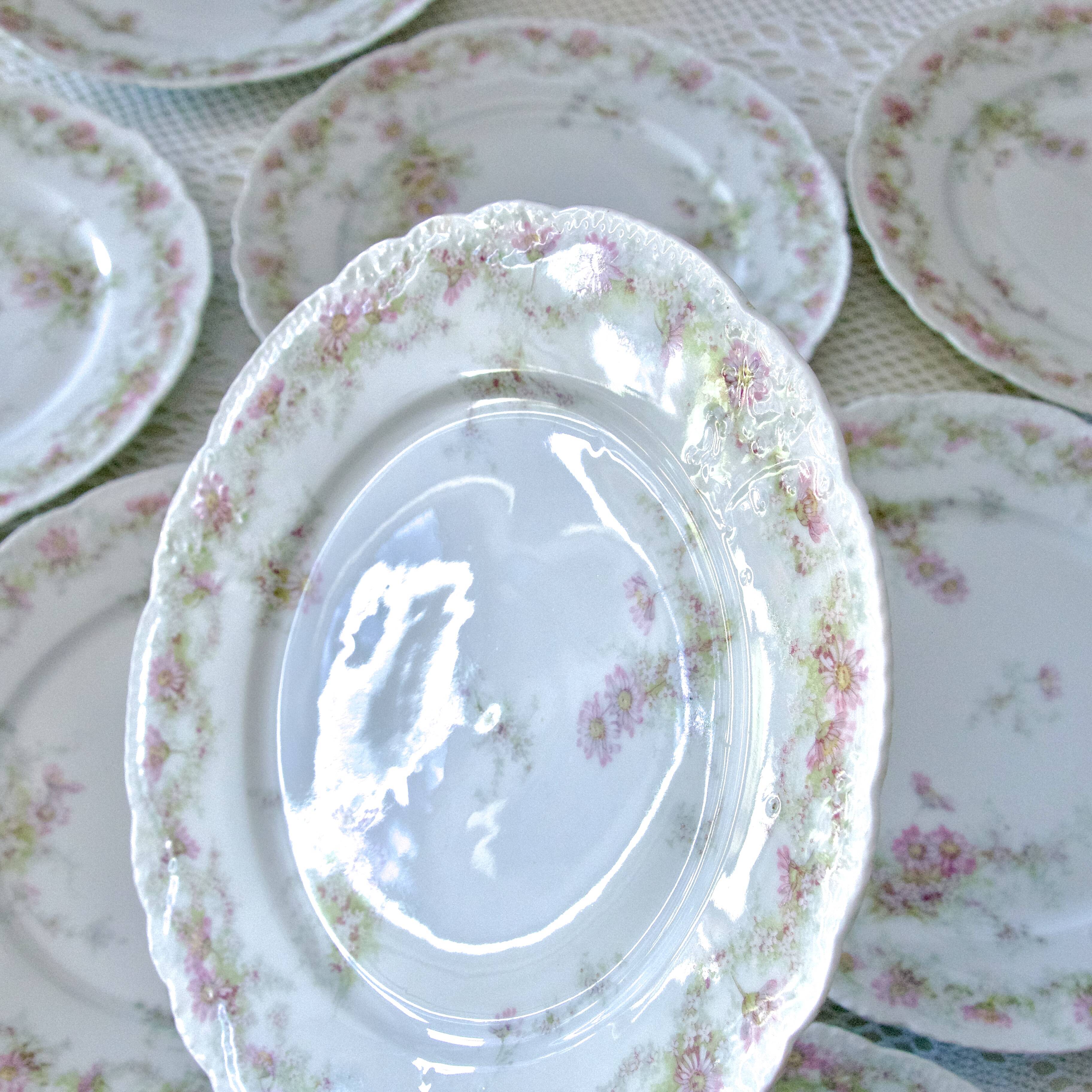 Emile Bourgeois porcelain plates, Drouot Paris