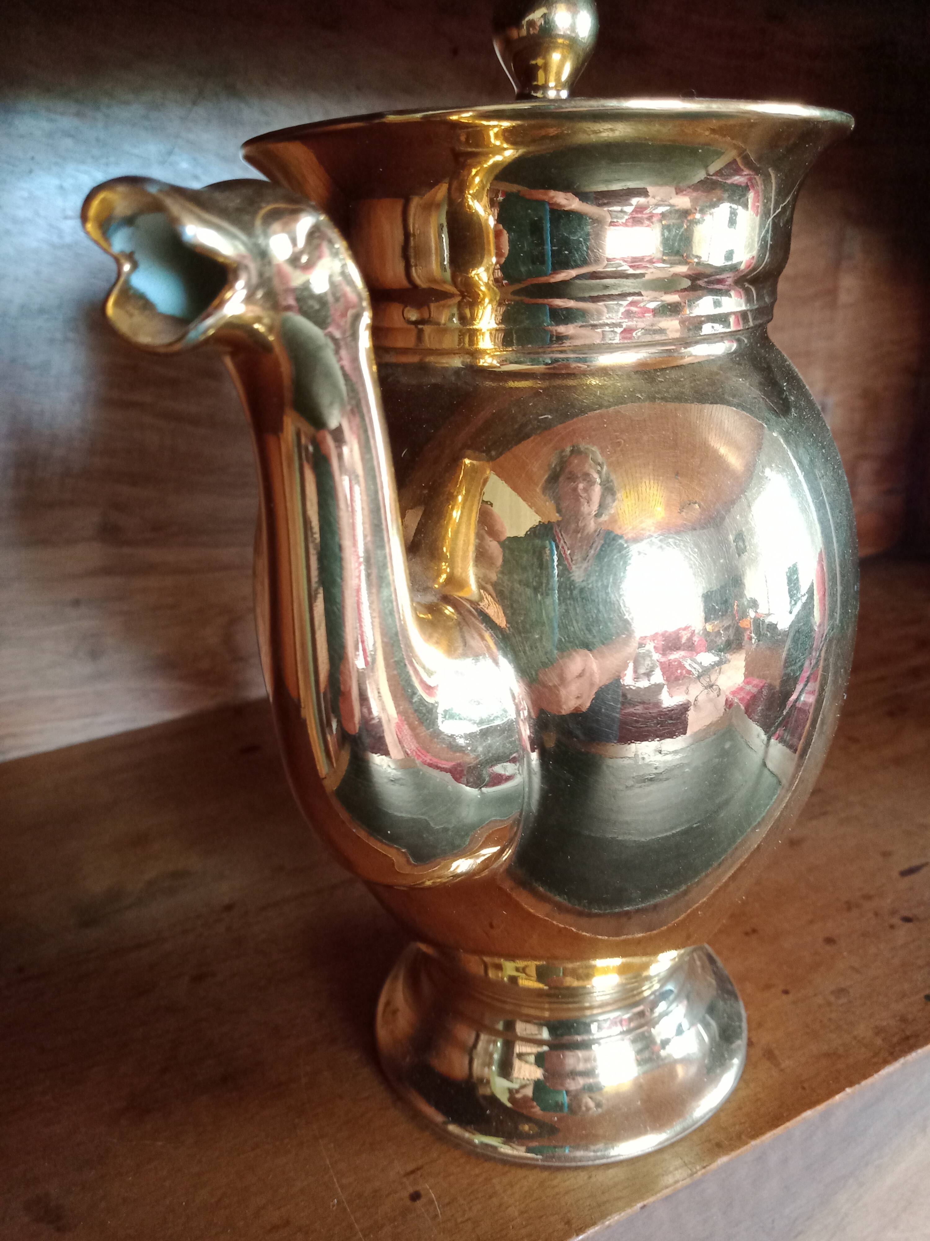 Chimera spout coffee pot in porcelain covered with gilding, Delvaux Paris