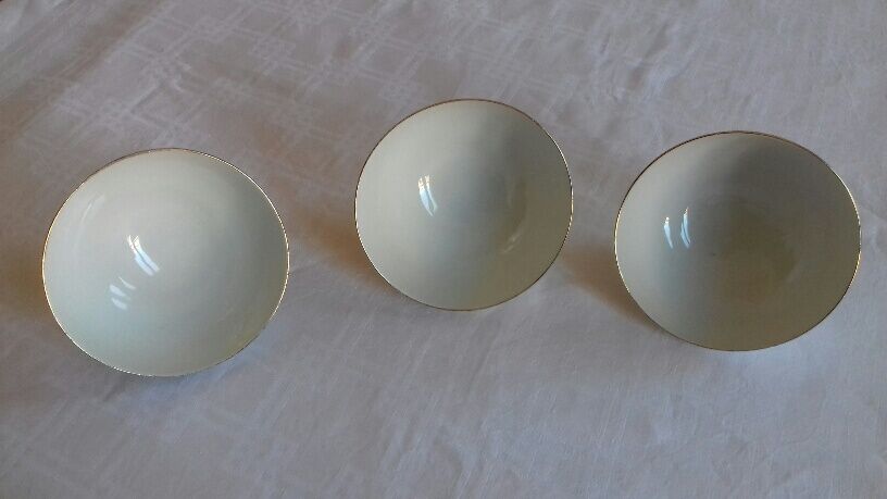 Set of 6 porcelain bowls from the 19th century, off-white.