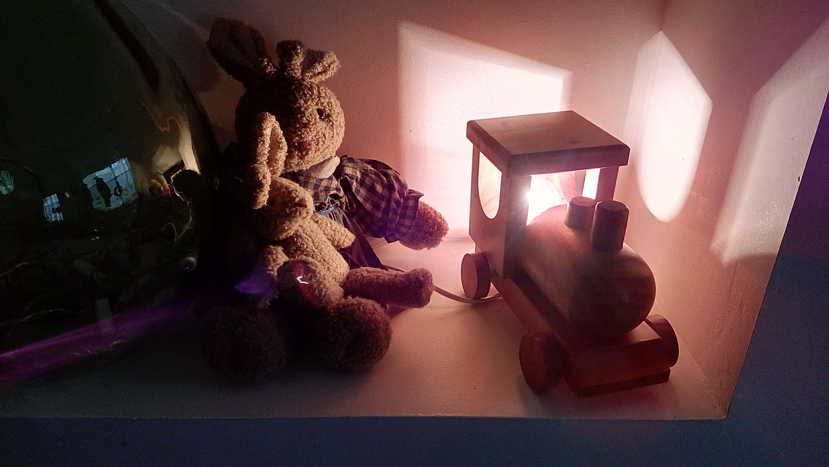 Child nightlight locomotive wood