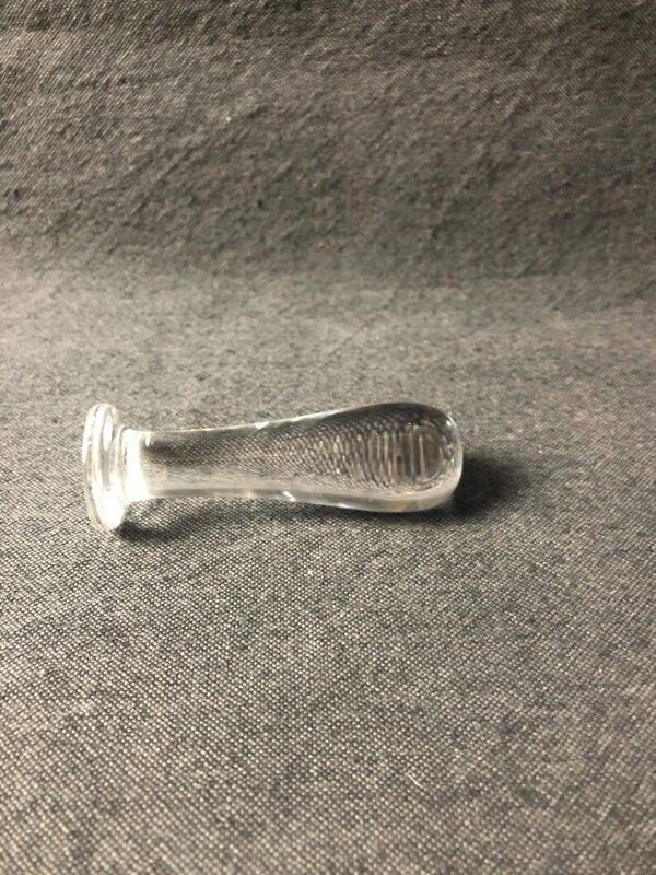 Cendrier en cristal Baccarat, motif Mortier et pilon, estampillé, France