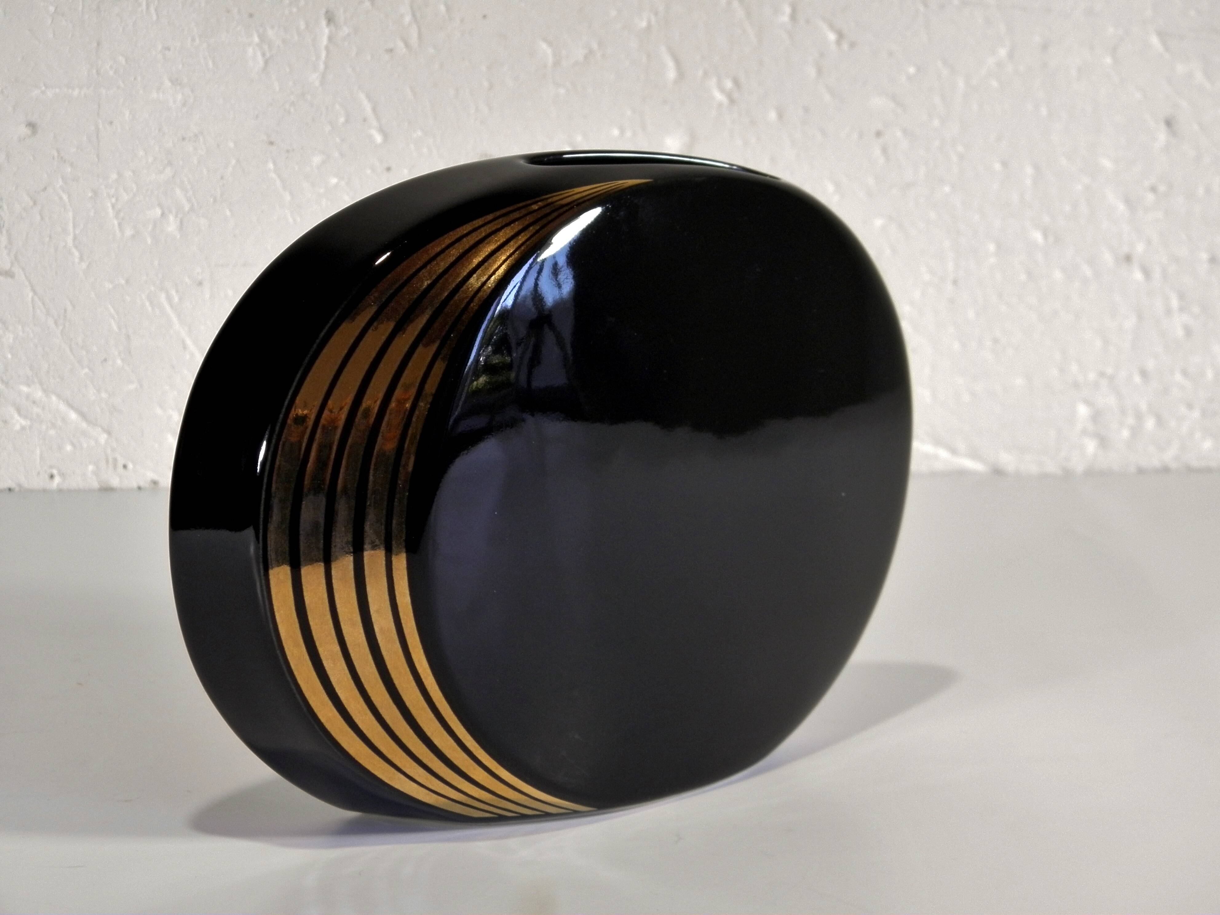 Black and gold ceramic vase - japanese design