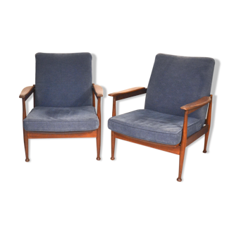 Paire de fauteuils scandinaves en teck et velours bleu