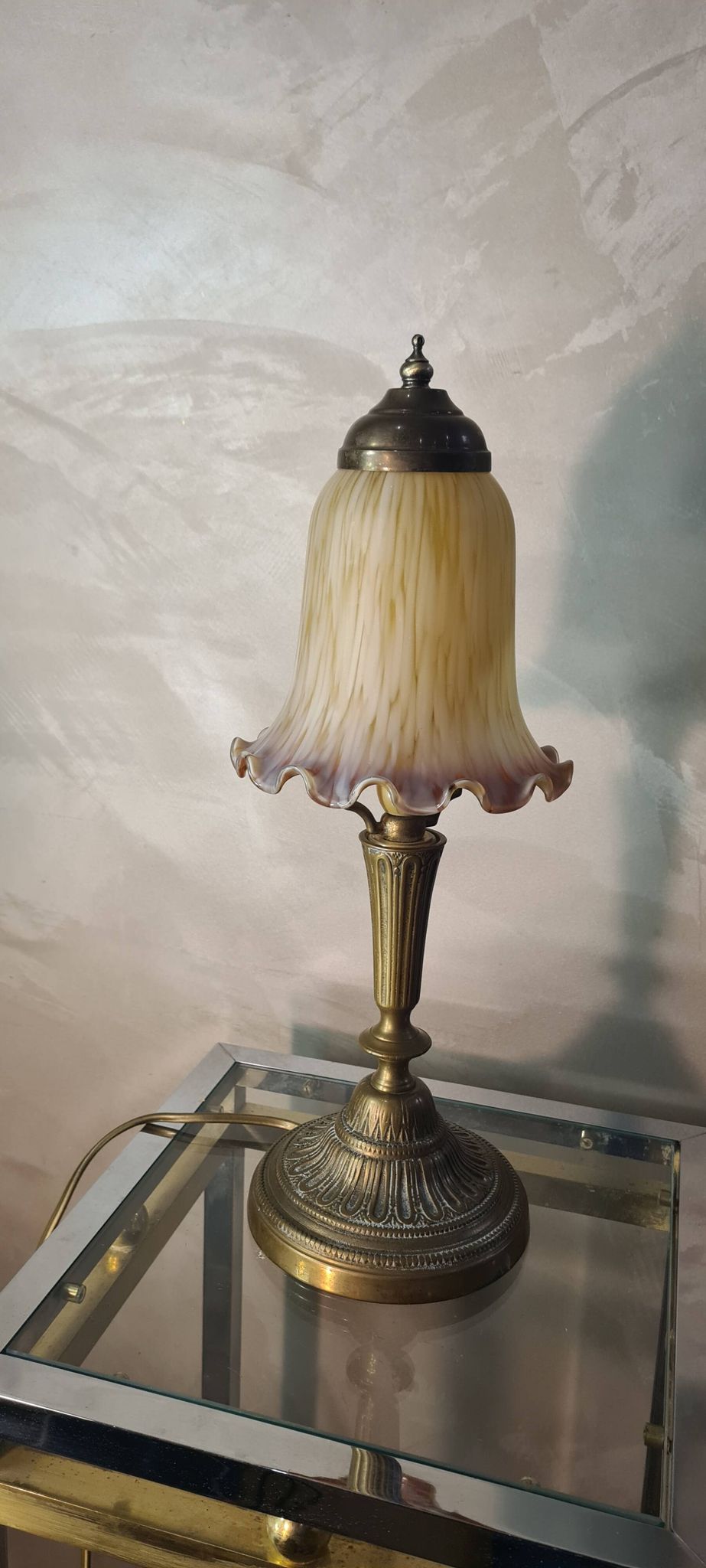 Art deco bronze lamp with pretty purple tulip, 41x15 electricity ok