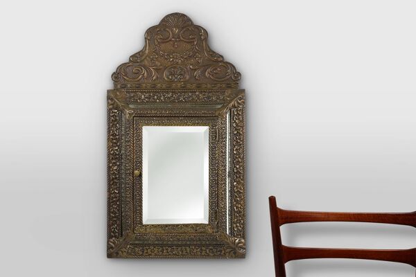 Armoire murale Art Déco en cuivre français avec miroir biseauté, années 1930