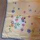 Petite nappe à thé ancienne brodée