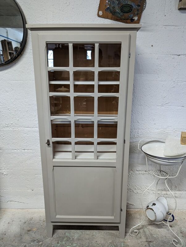 Parisian showcase cabinet