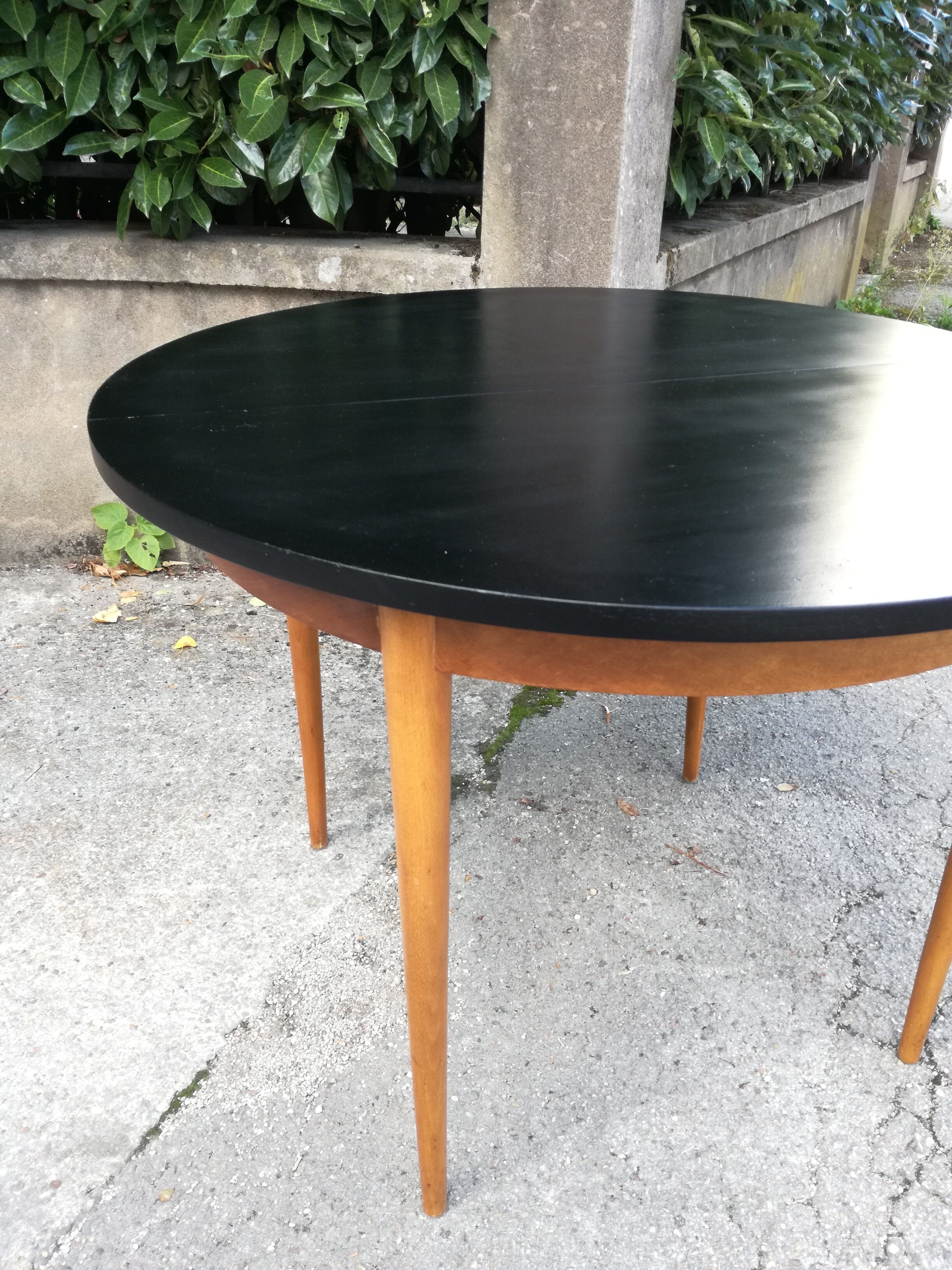 Expandable round dining table 2m46