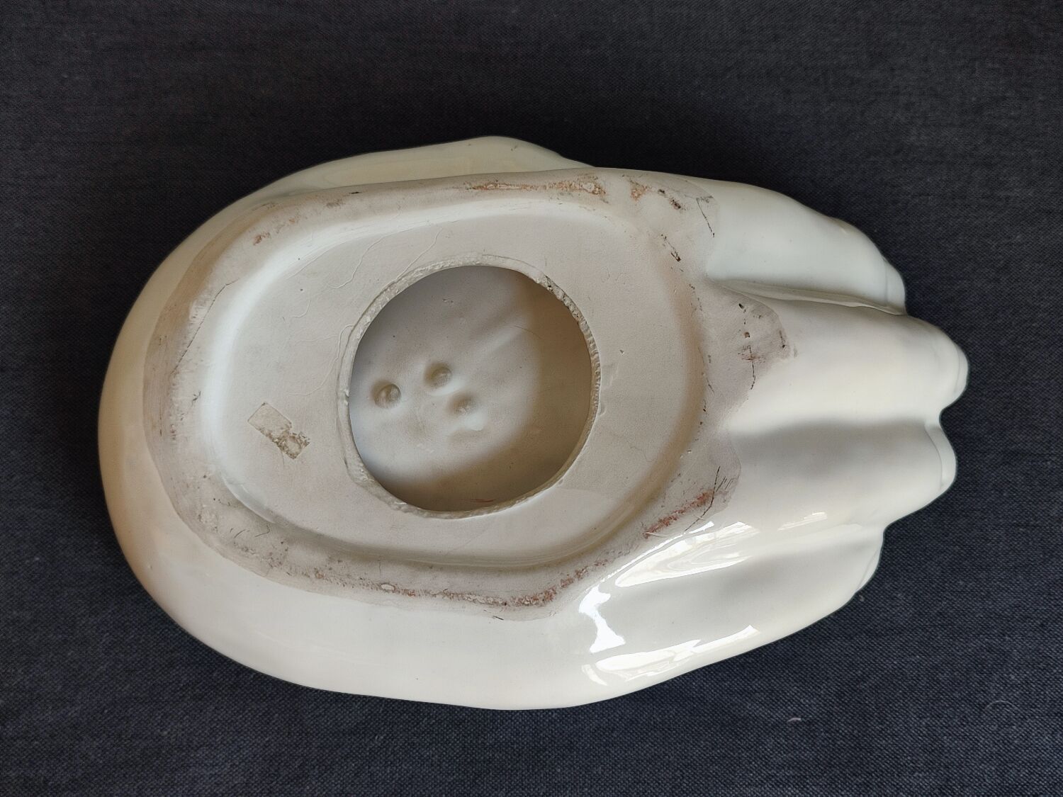 Empty hand ceramic pocket from the 80s