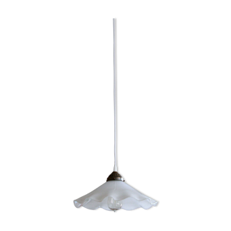 Lampe suspension opaline ondulante ancien abat jour verre blanc