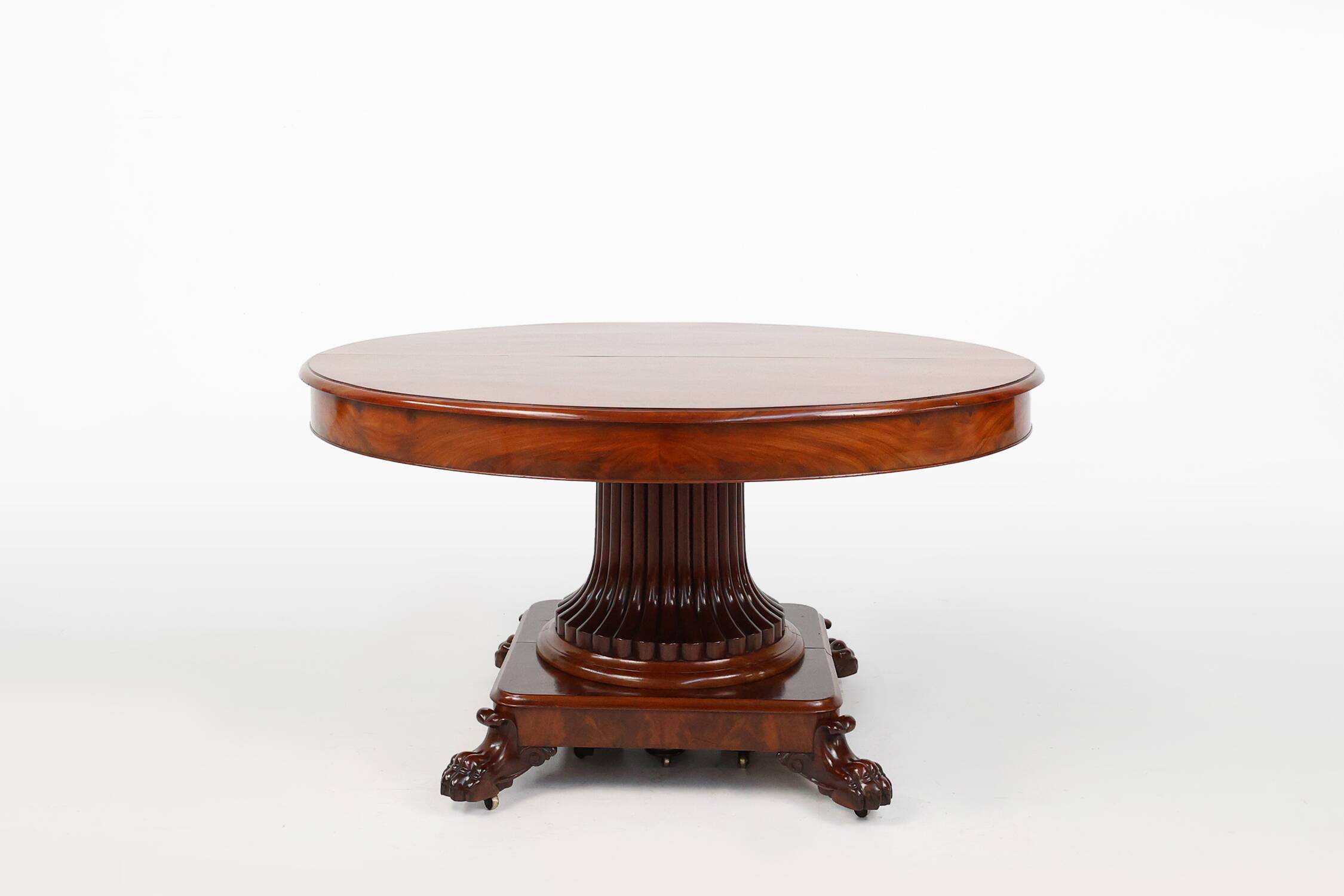 Extendable Antique English Dining Table in Victorian style, ca. 1830