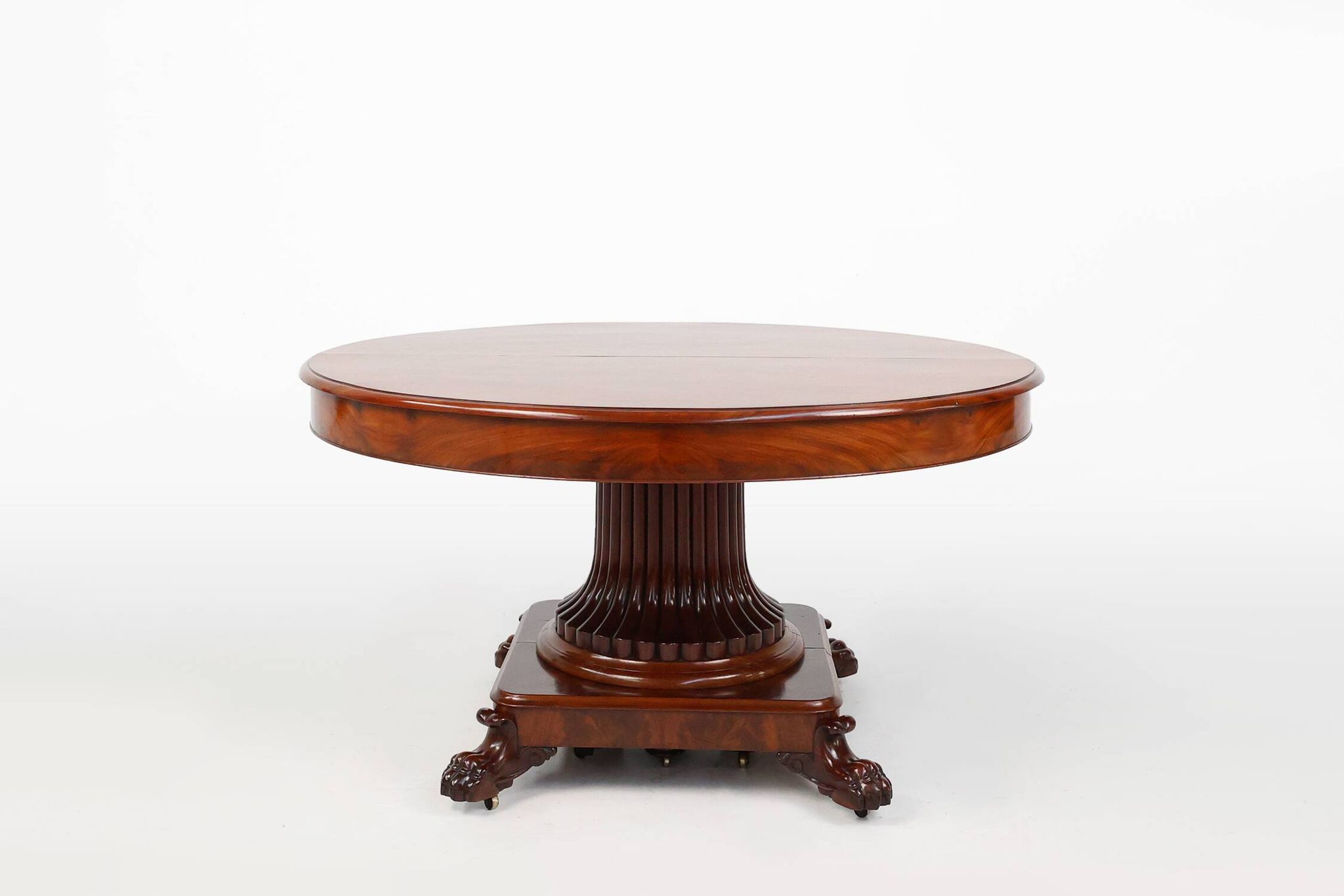 Extendable Antique English Dining Table in Victorian style, ca. 1830