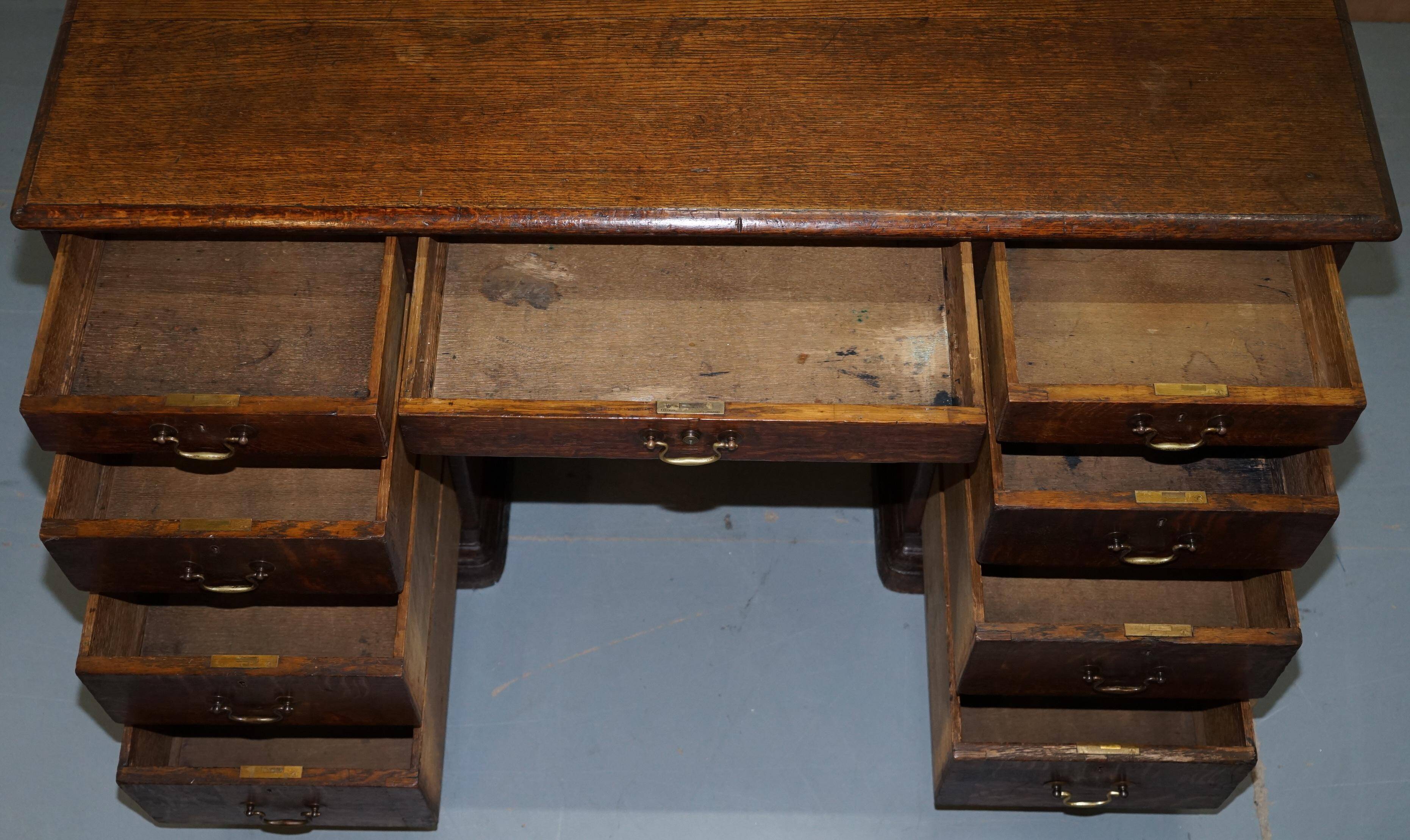 Bureau partenaire double face à deux caissons Gillows Lancaster chêne moucheté
