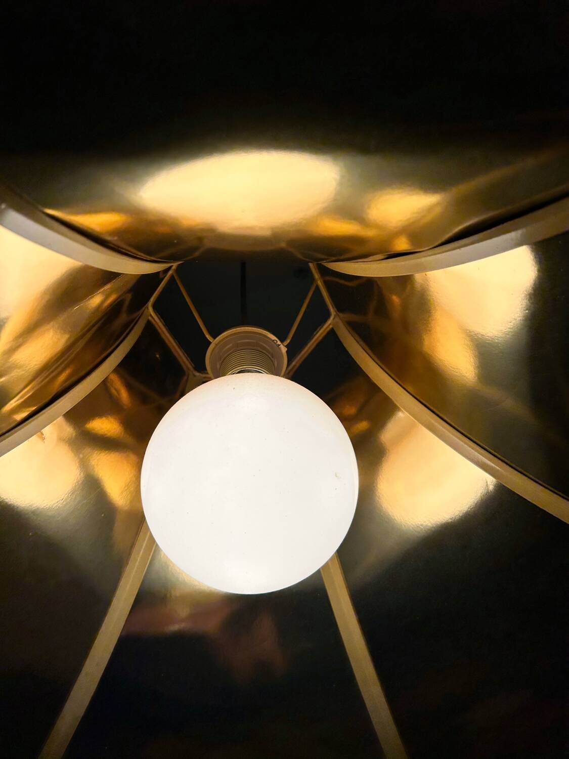 Large pagoda chandelier from the 70s