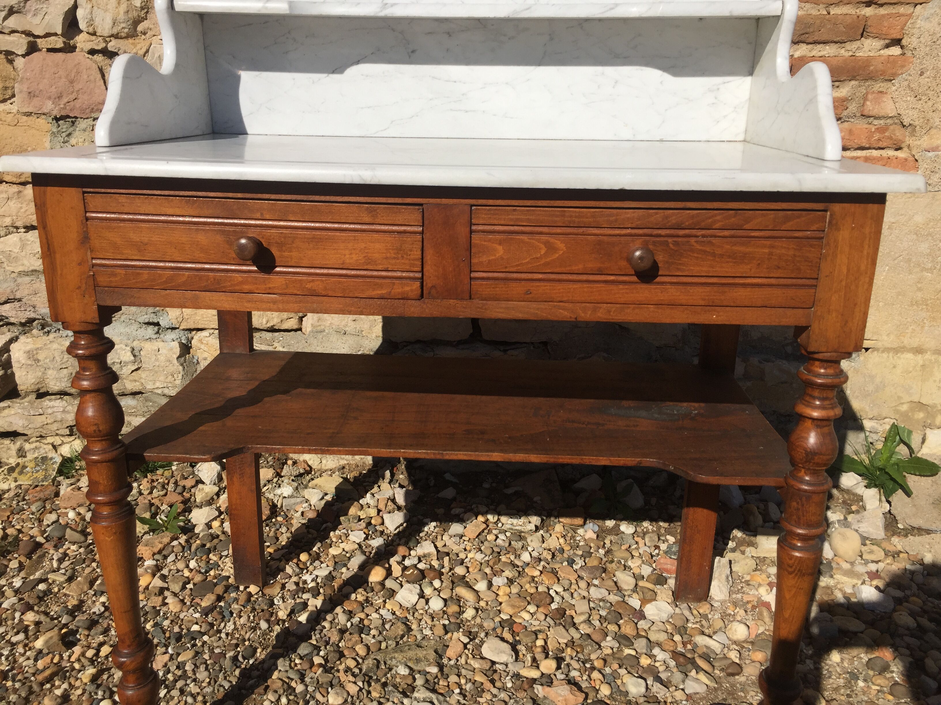 Hairdresser Louis Philippe white marble