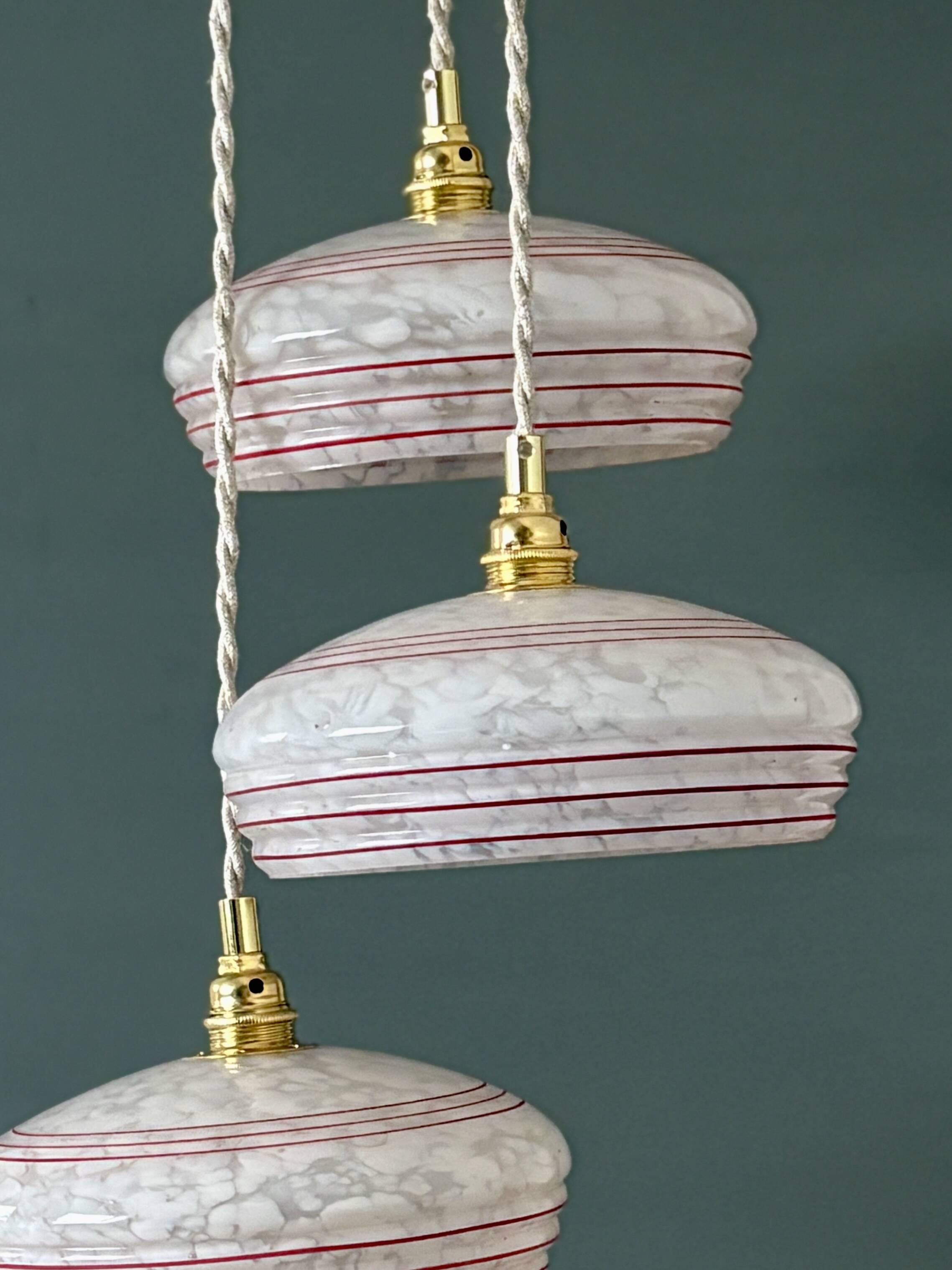 Vintage triple suspension lampshade in Clichy glass, white and red.