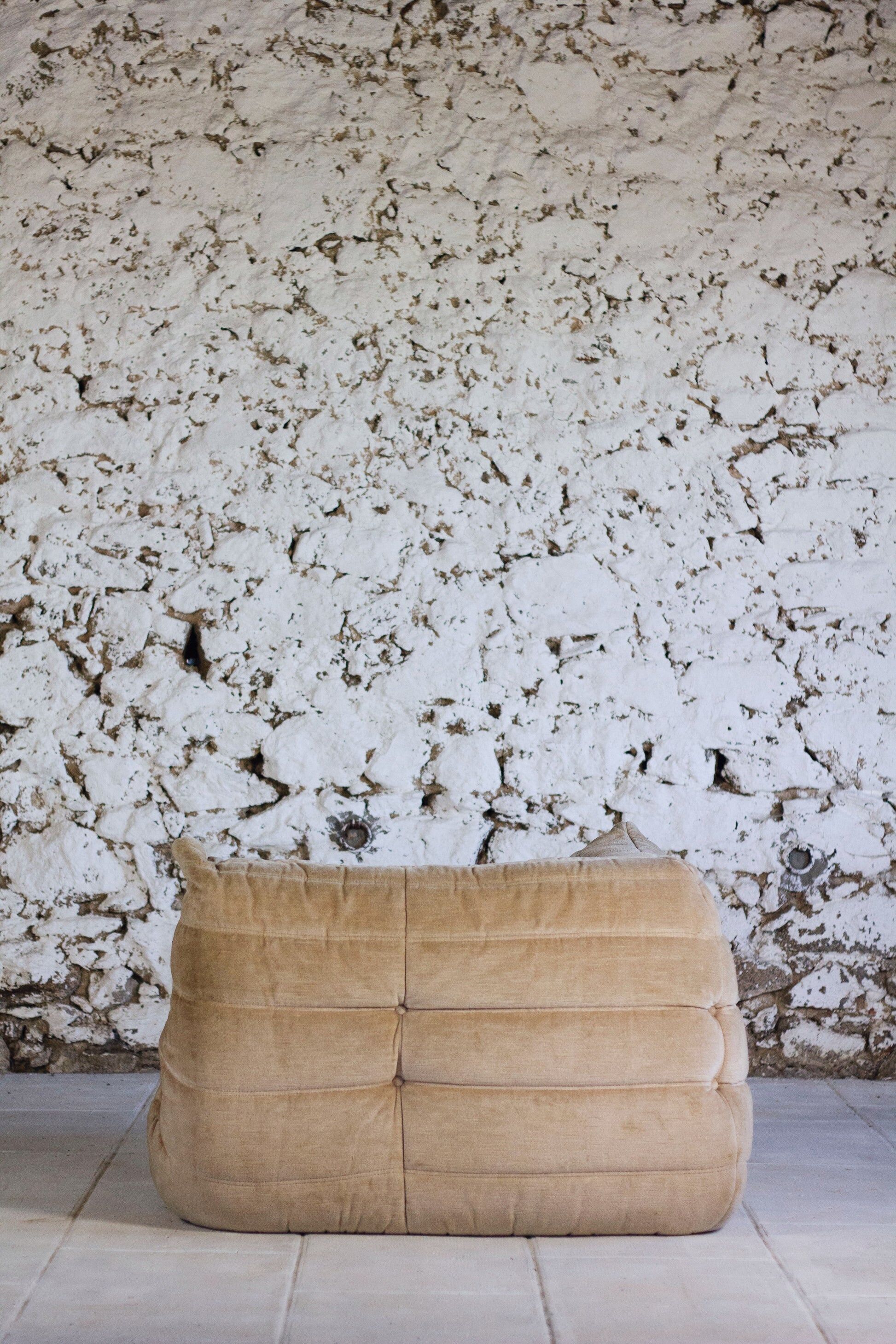 Chauffeuse d'angle Togo velours beige par Michel Ducaroy pour Ligne Roset