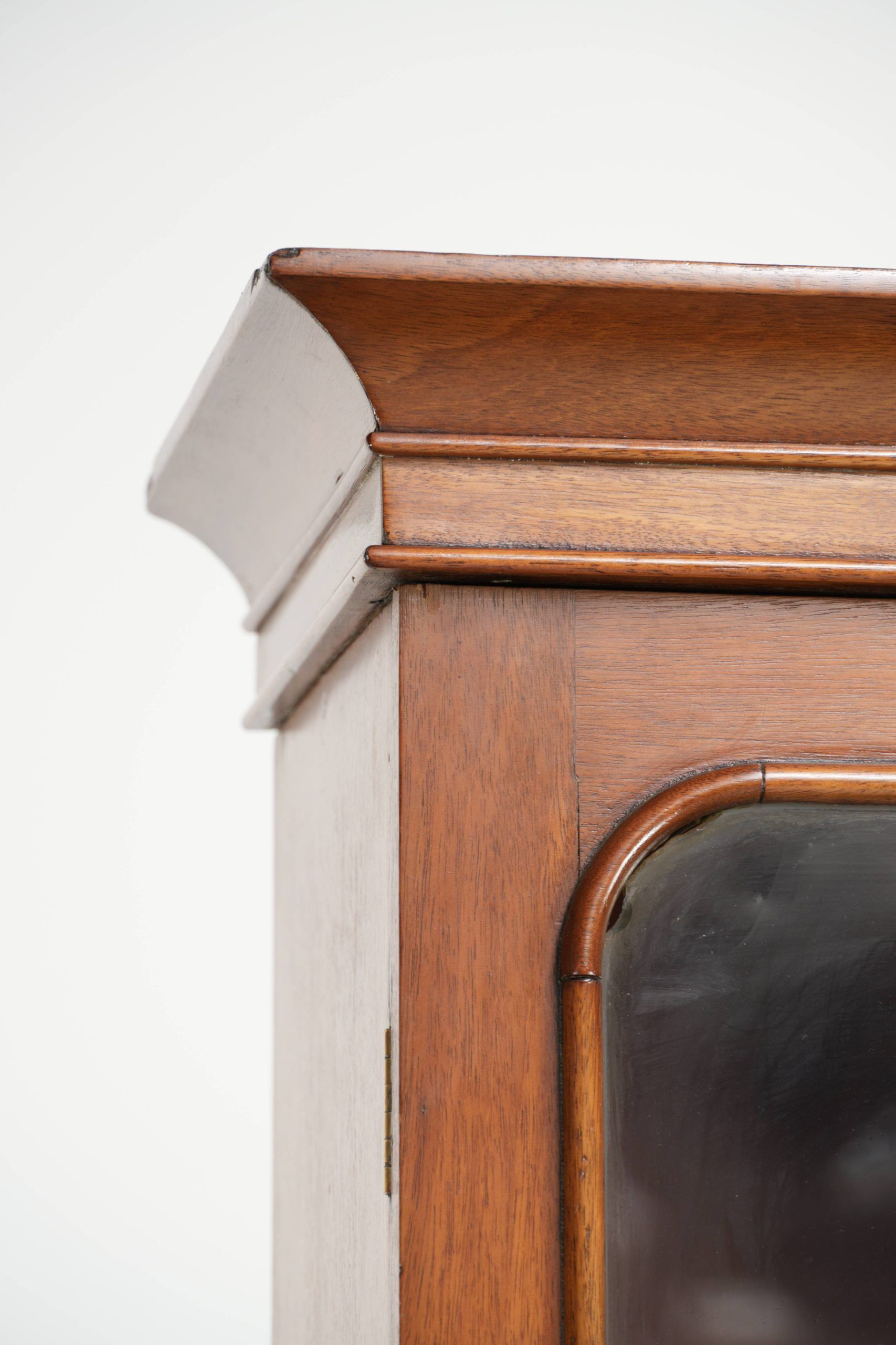 Antique English bookcase / display cabinet from the 19th century